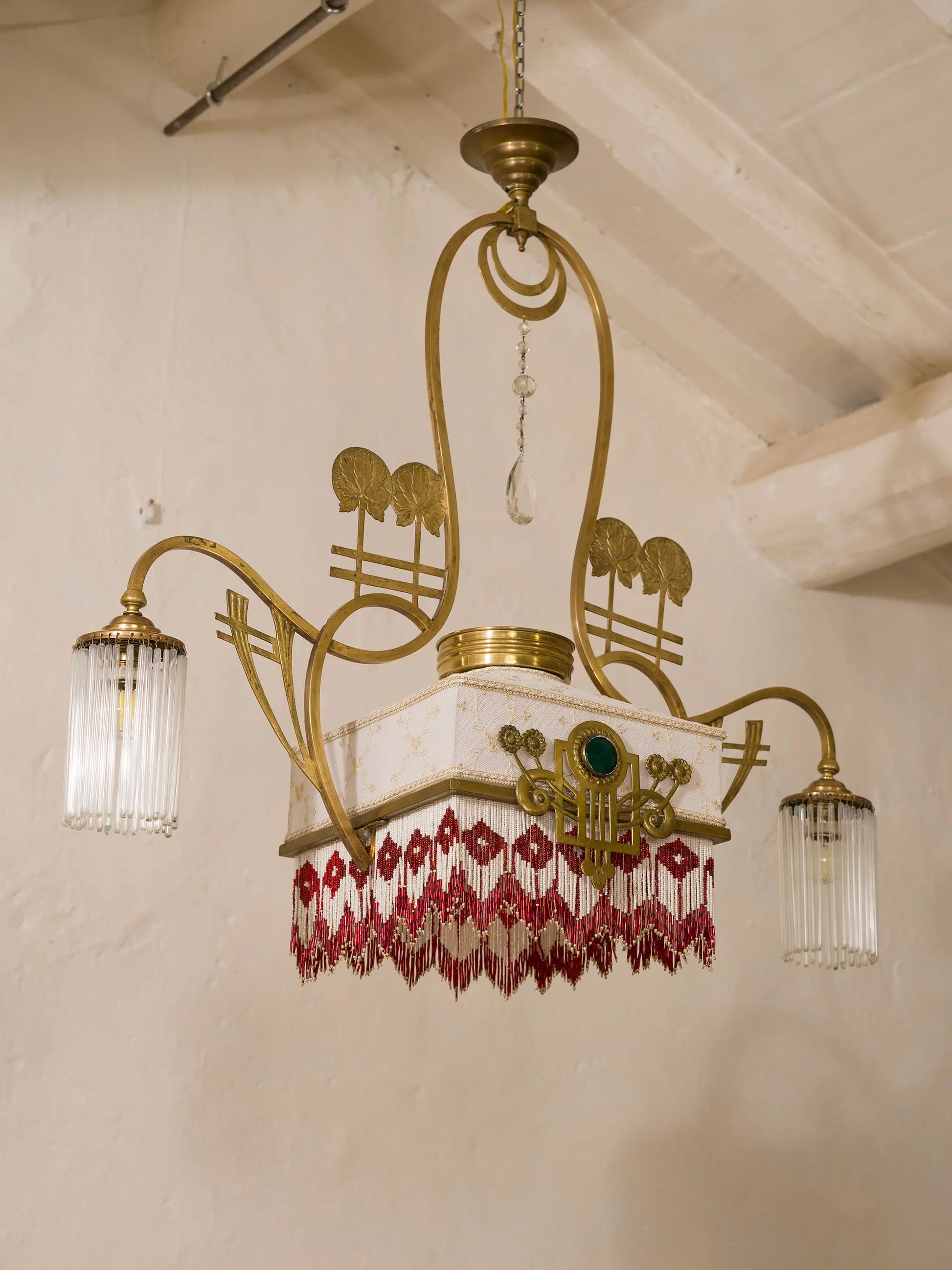 Lampadario antico realizzato nel periodo a cavallo tra l'Art Nouveau e l'Art Déco - Lo Stile Italiano