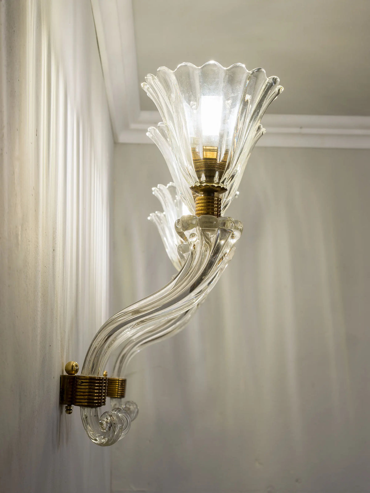 Pair of 1930s wall lamps with ribbed Murano glass shades | Lo Stile Italiano
