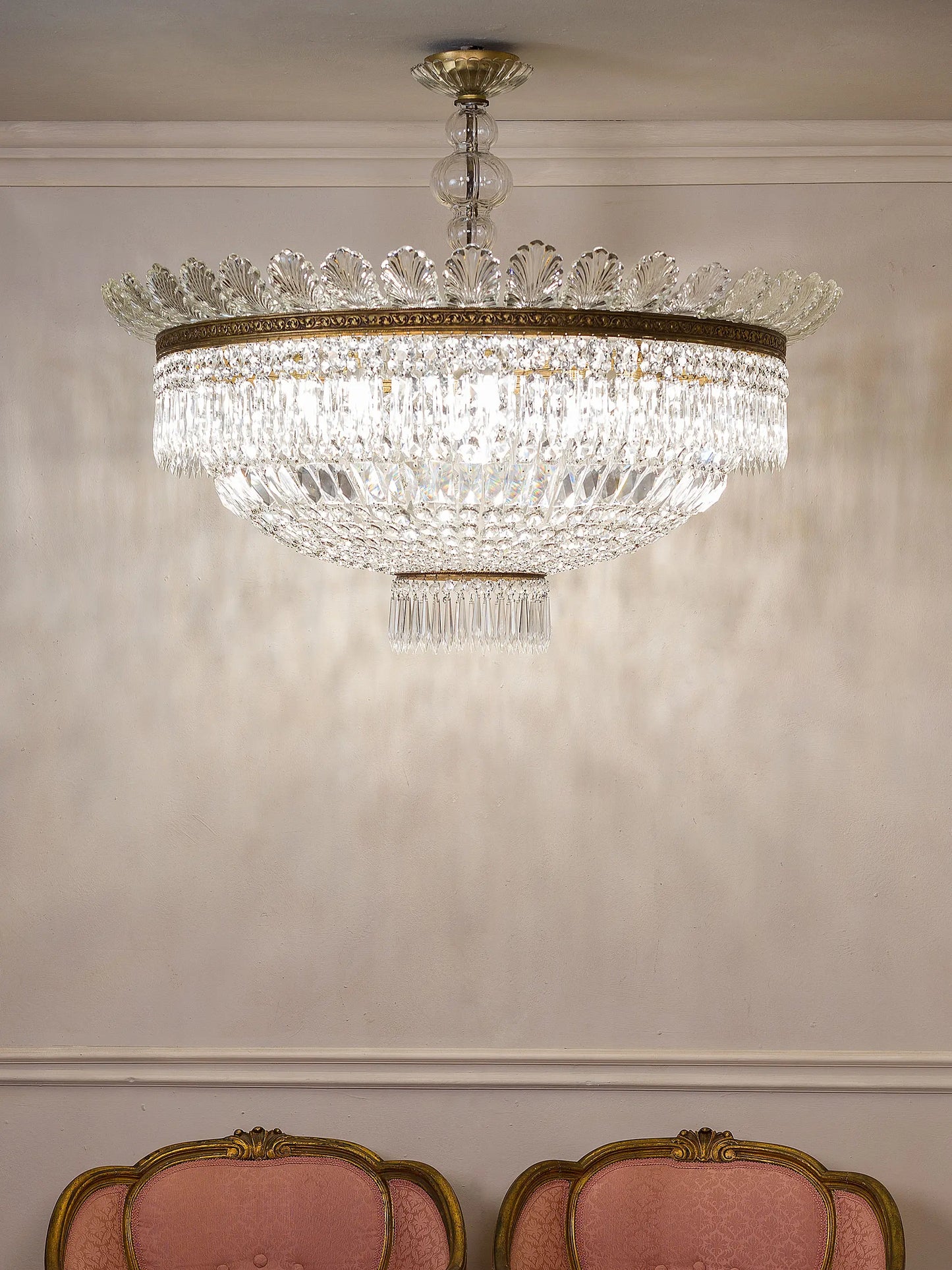 Lampadario antico Impero con cristalli molati di Boemia e struttura in ottone dorato. | Lo Stile Italiano