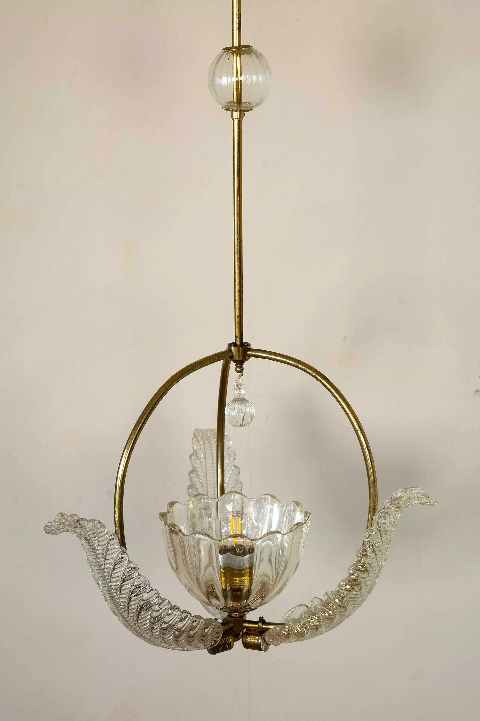 Lampadario a sospensione con 3 bracci e 2 coppe centrali in vetro soffiato|Lo Stile Italiano Italiano