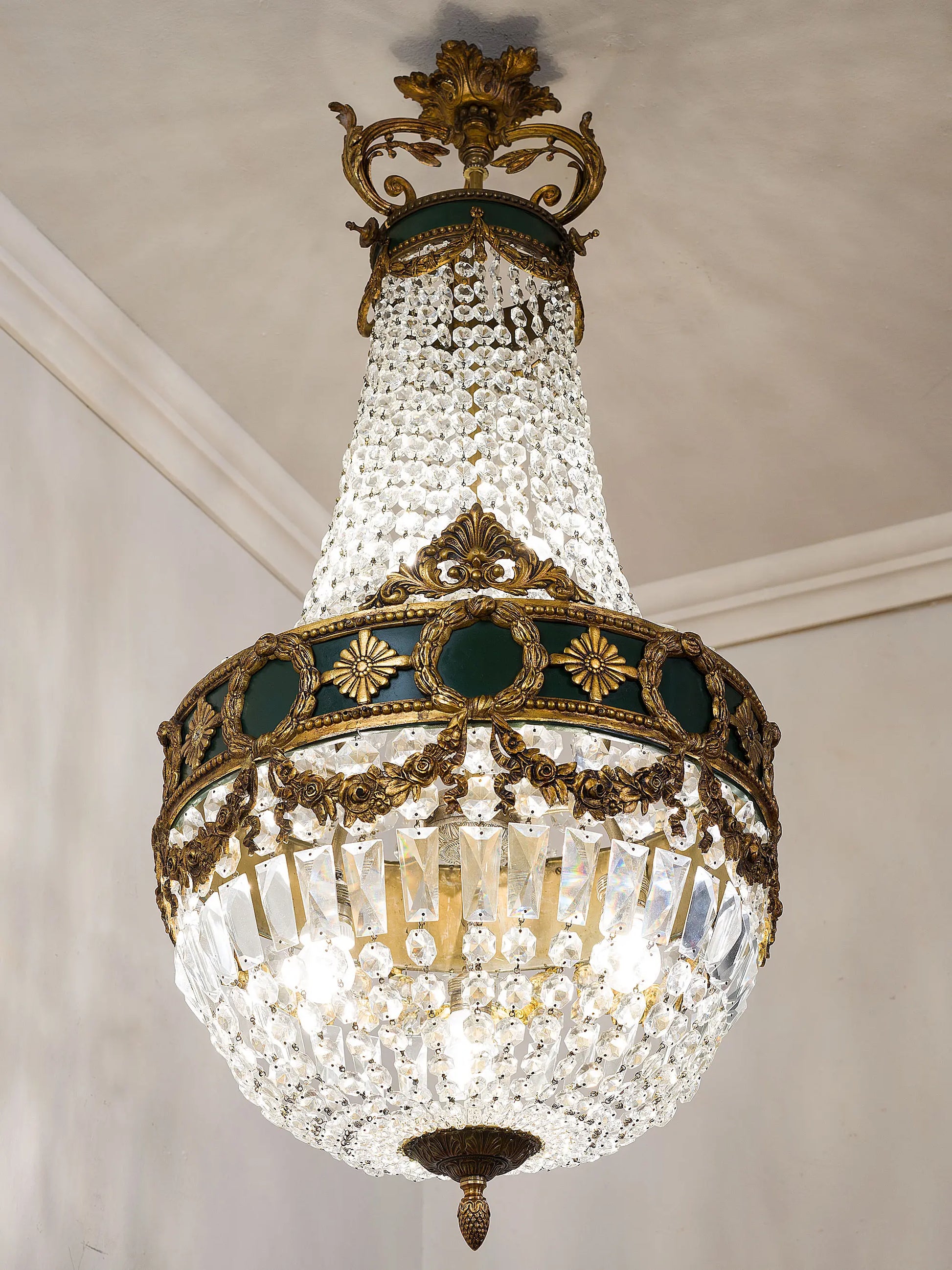 Importante lampadario stile Impero con fregi  | Lo Stile Italiano