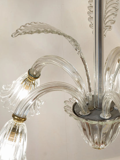 Dettaglio centrale del lampadario vintage di Murano | Lo Stile Italiano