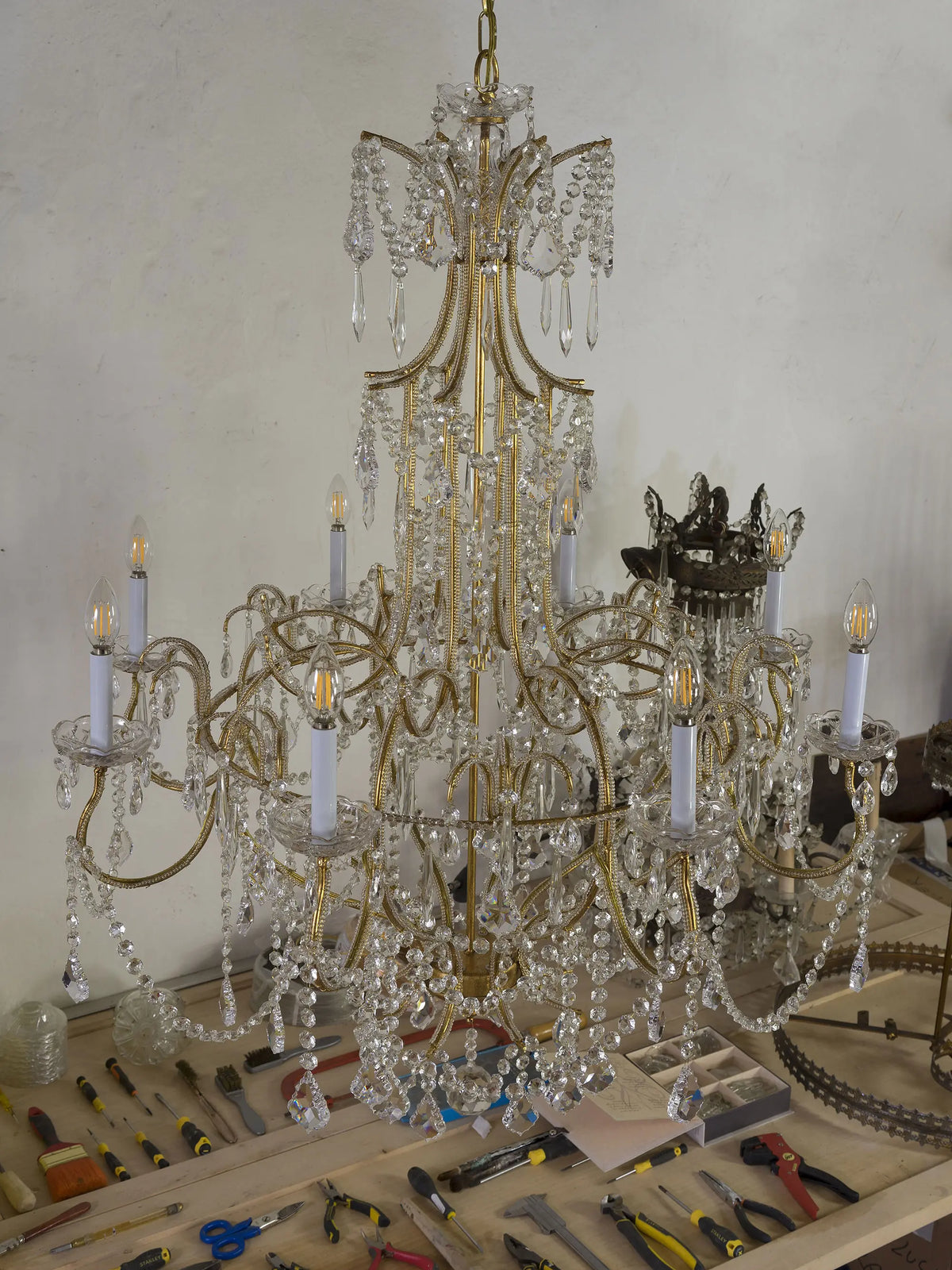 Large, imposing chandelier | Lo Stile Italiano