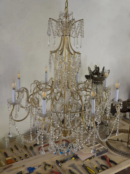 Large, imposing chandelier | Lo Stile Italiano