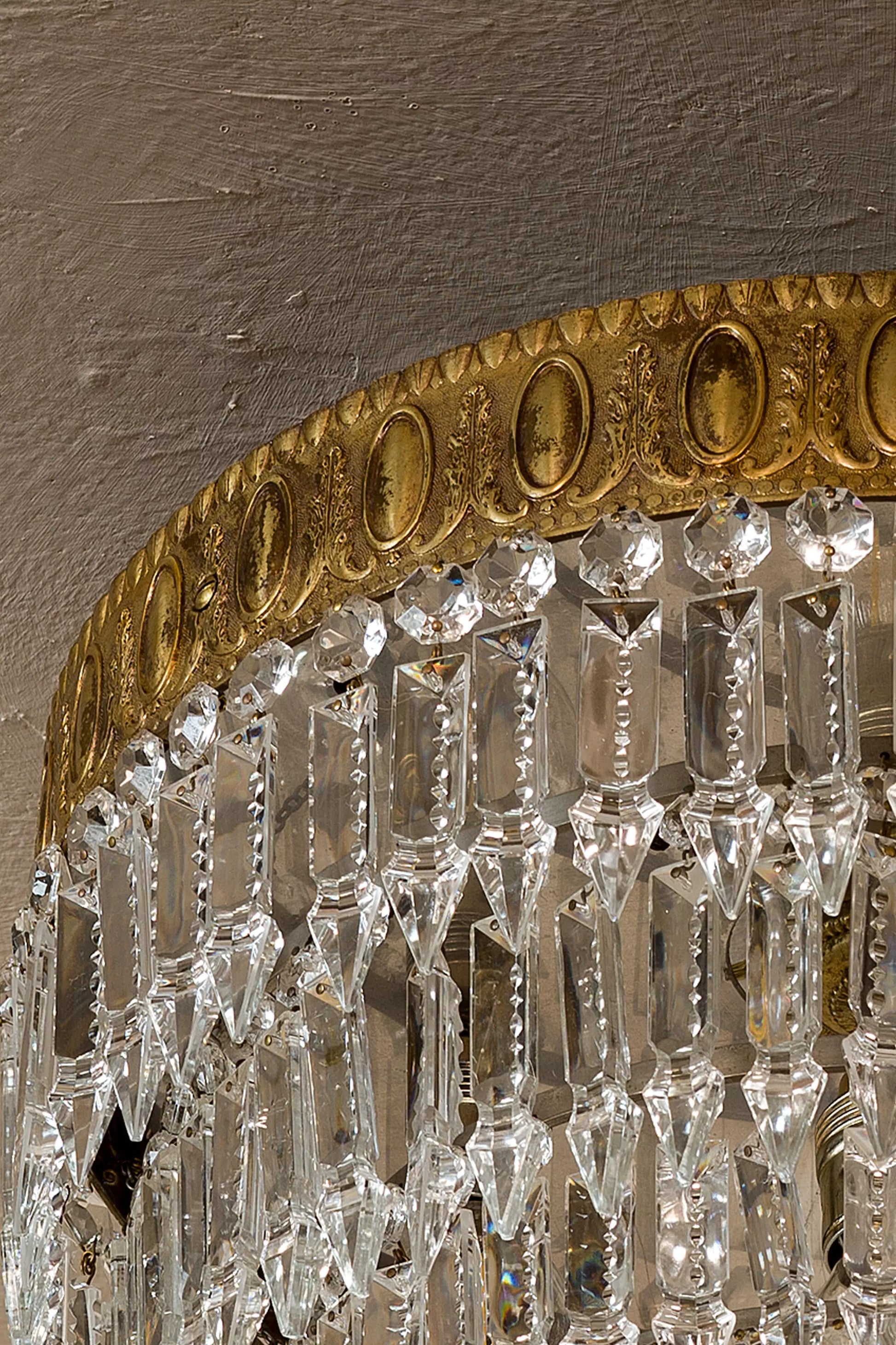 Dettaglio di una plafoniera vintage in stile art déco. | Lo Stile Italiano
