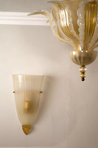 Elegante lampadario anni '70 in vetro soffiato di murano, abbinato ad Applique Vintage anni '70.| Lo Stile Italiano