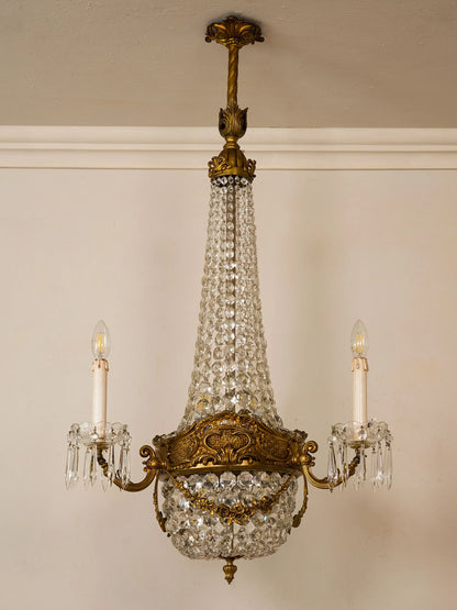 Antico lampadario a soffitto a forma di mongolfiera . | Lo Stile Italiano