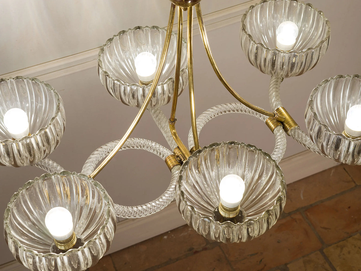 Lampadario di Murano con telaio realizzato in vetro Torcon a forma circolare, a mezza luna . | Lo Stile Italiano