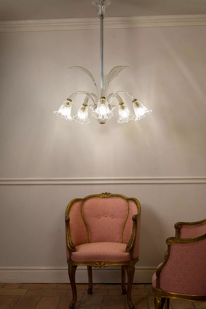  Lampadario vintage in vetro di Murano con bracci in vetro trasparente, un pezzo senza tempo del design italiano dell'illuminazione. | Lo Stile Italiano