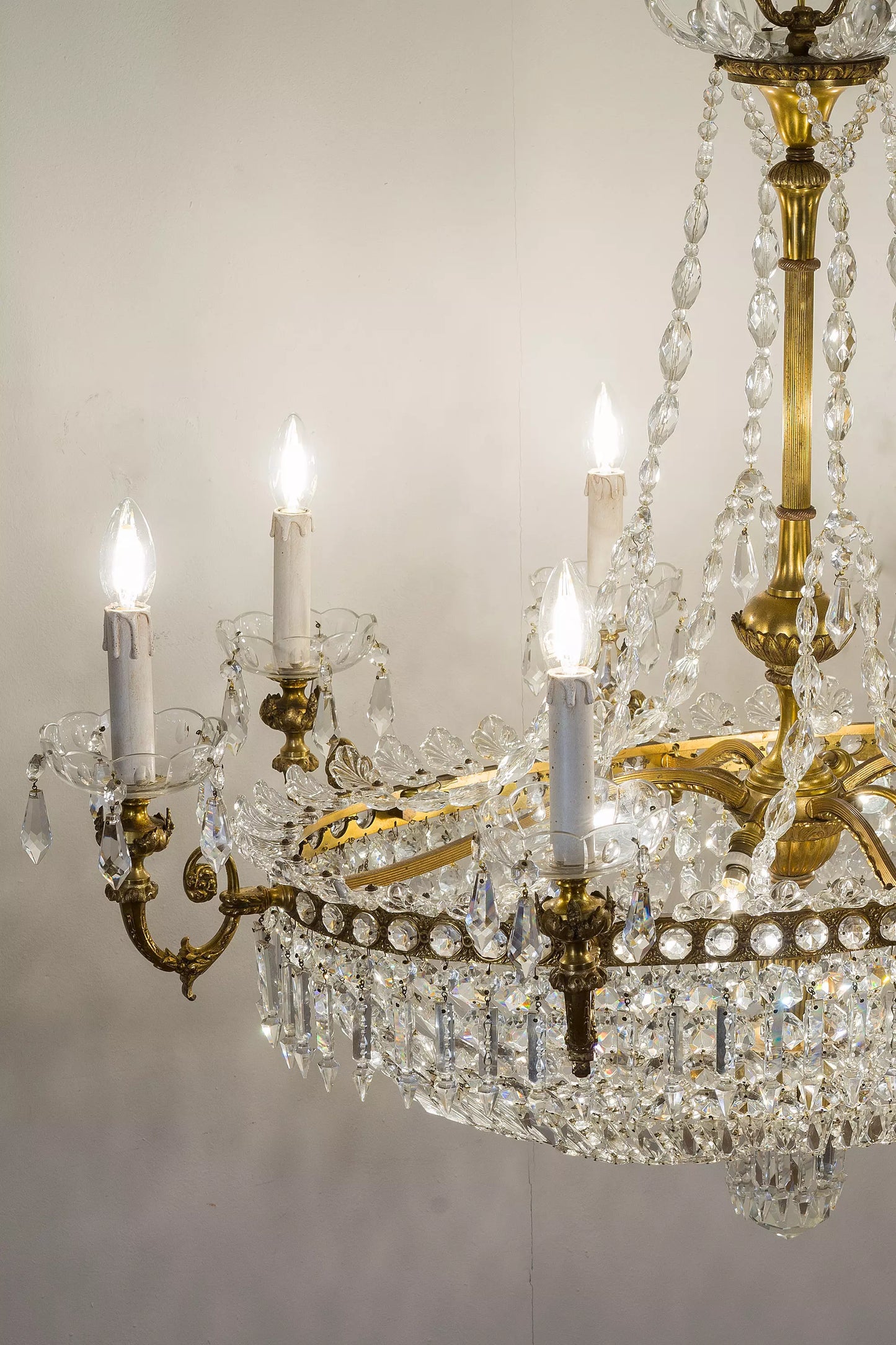 Lampada di cristallo realizzata nel xx secolo