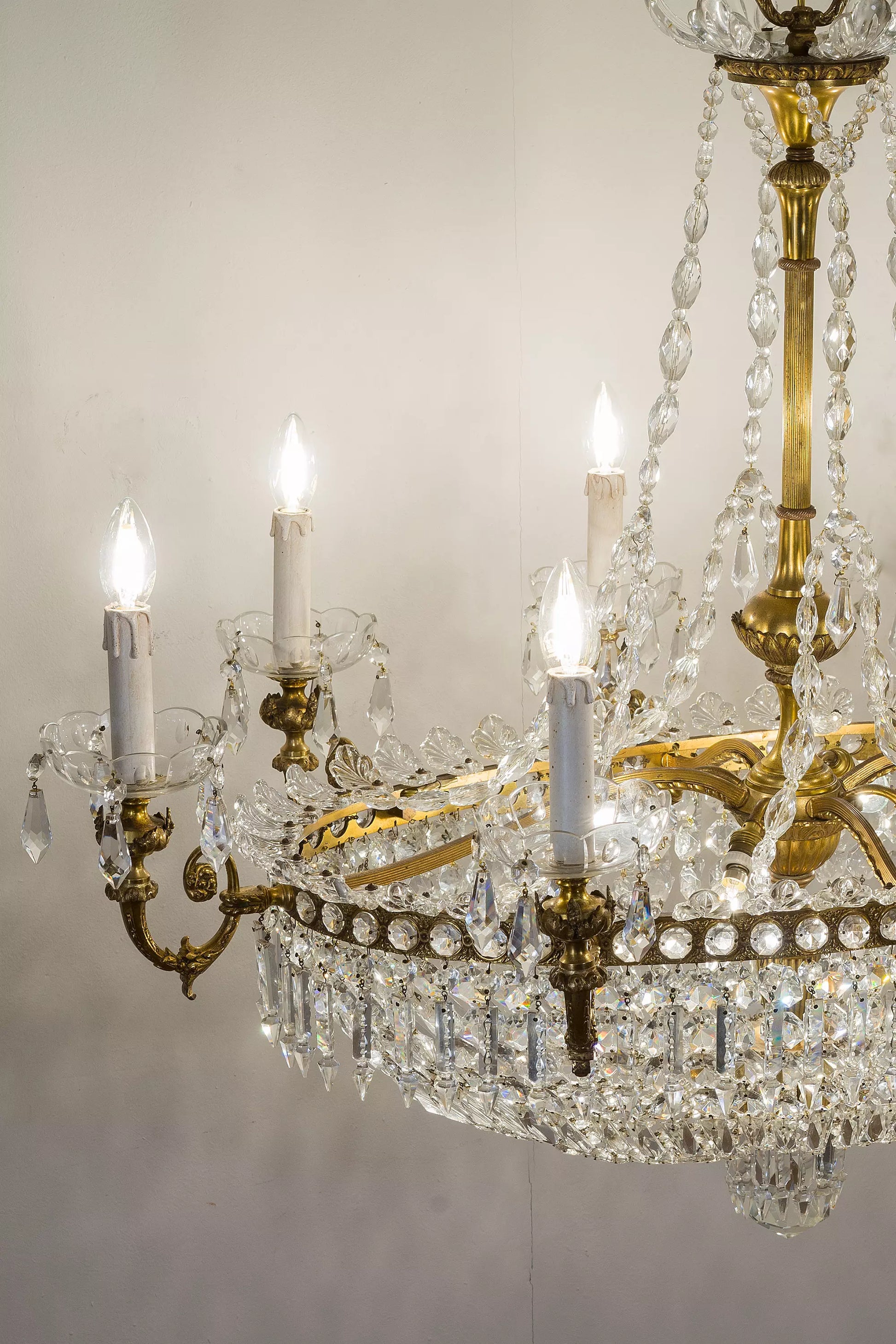 Lampada di cristallo realizzata nel xx secolo