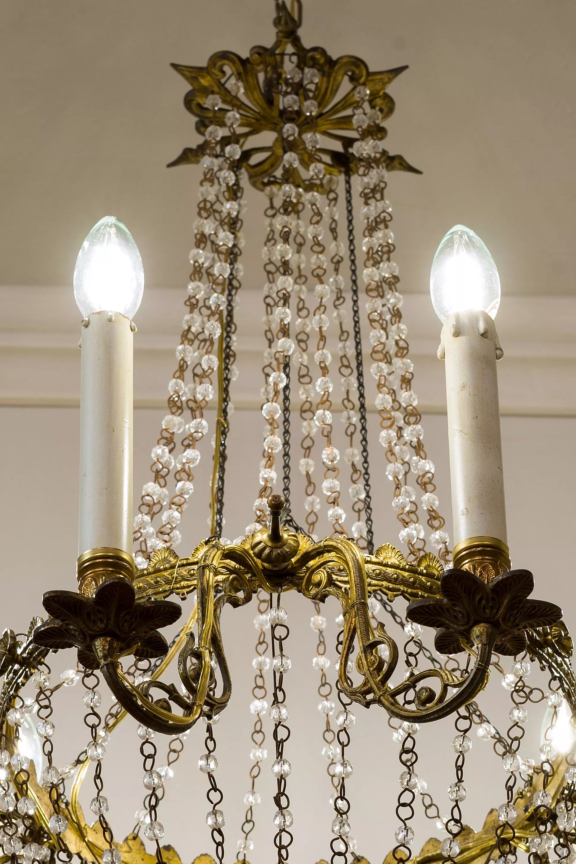 Prezioso Lampadario in Stile Impero. -Lo-Stile-Italiano. Precious Rococo Style Chandelier. -Lo-Stile-Italiano