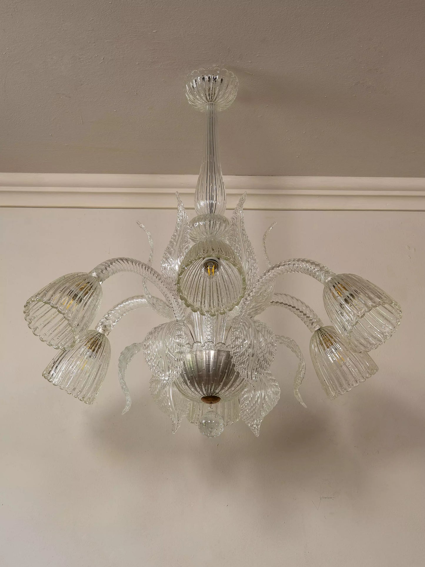 Imponente lampadario Realizzato nelle officine di Barovier e Toso a Venezia negli anni 30. | Lo Stile Italiano