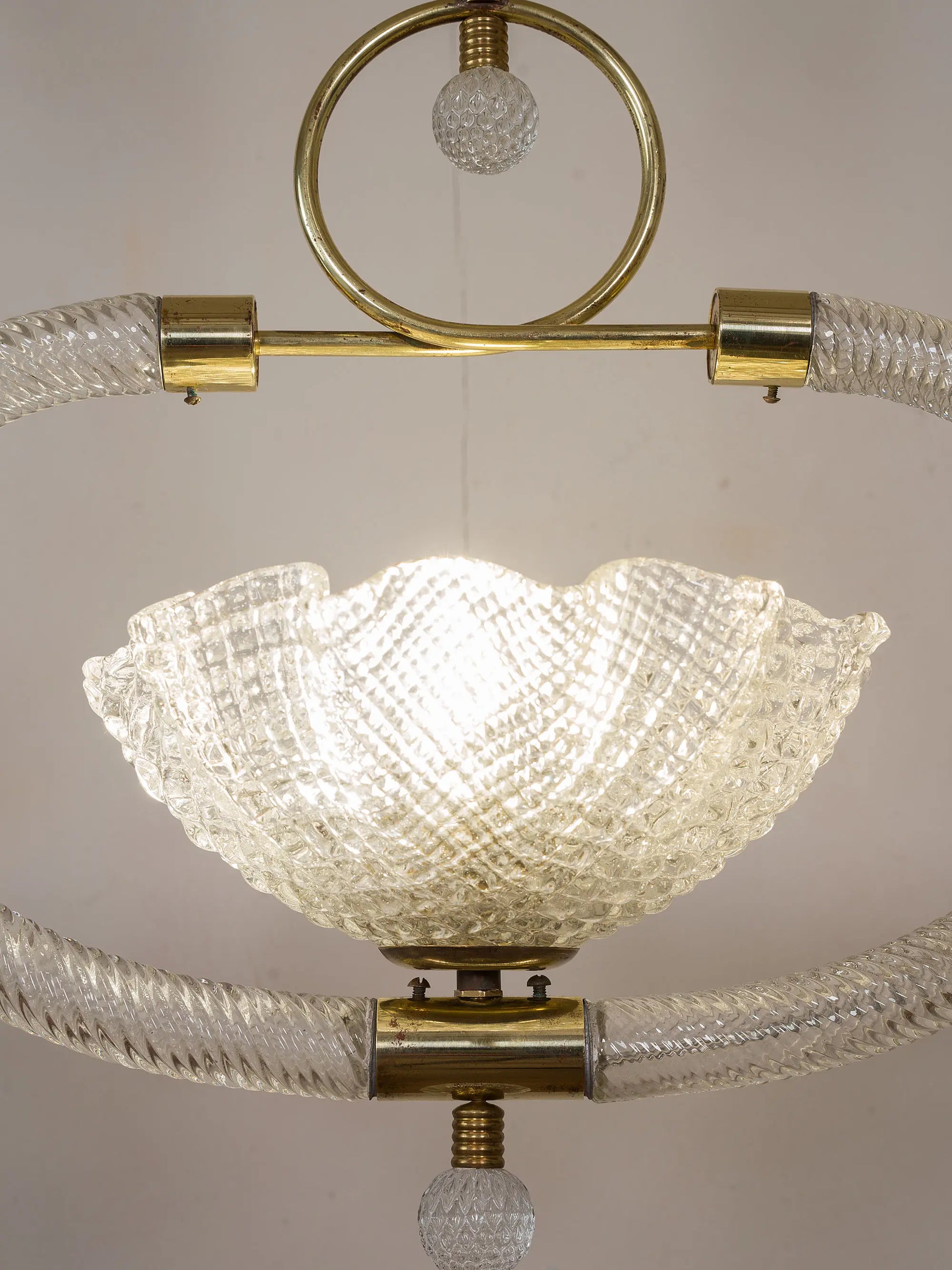 Dettaglio della coppa con lavorazione vetro Balloton di Murano | Lo Stile Italiano