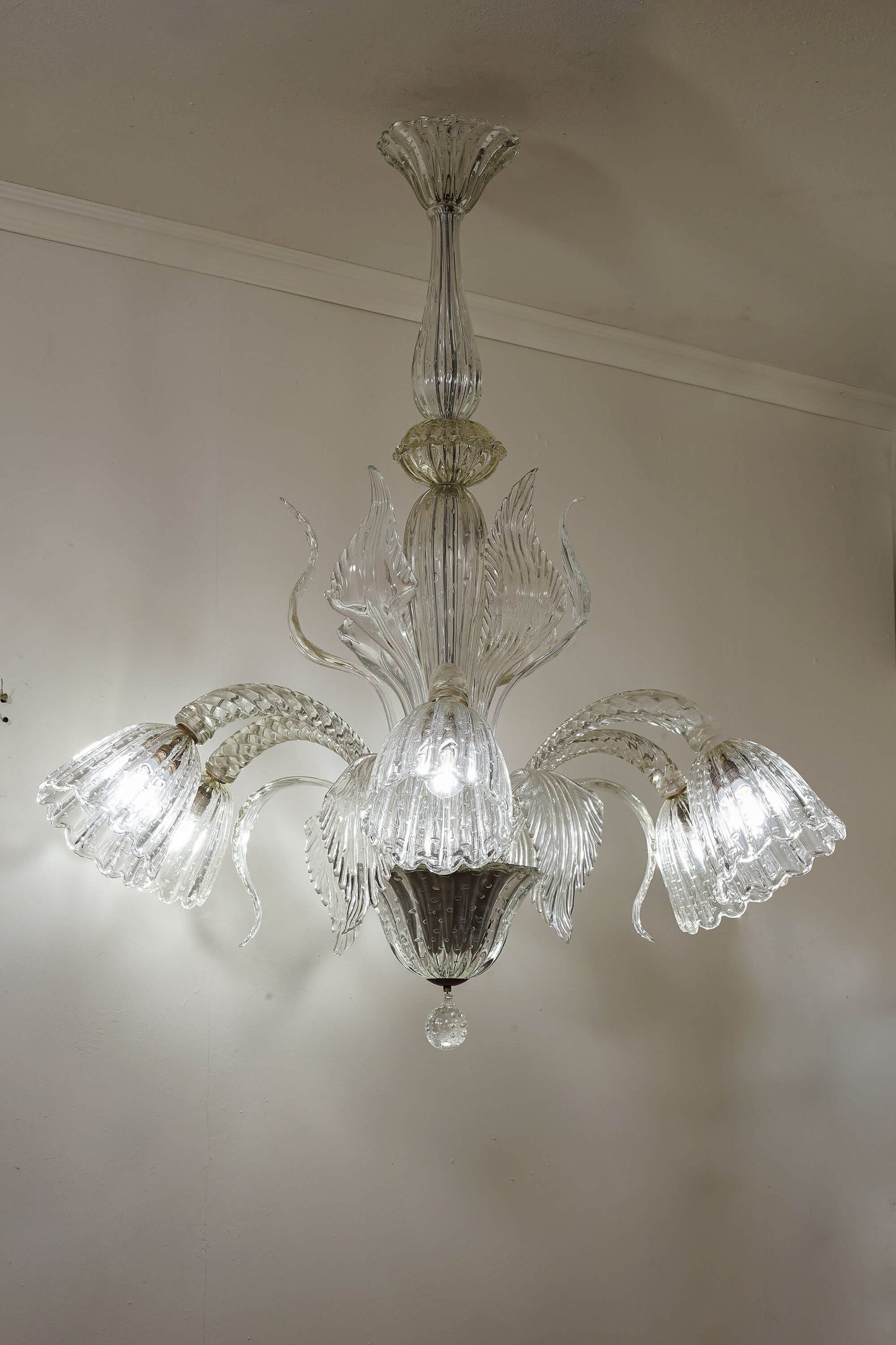 Lampadario di lusso con grande diametro realizzato in vetro soffiato Balloton.| Lo Stile Italiano