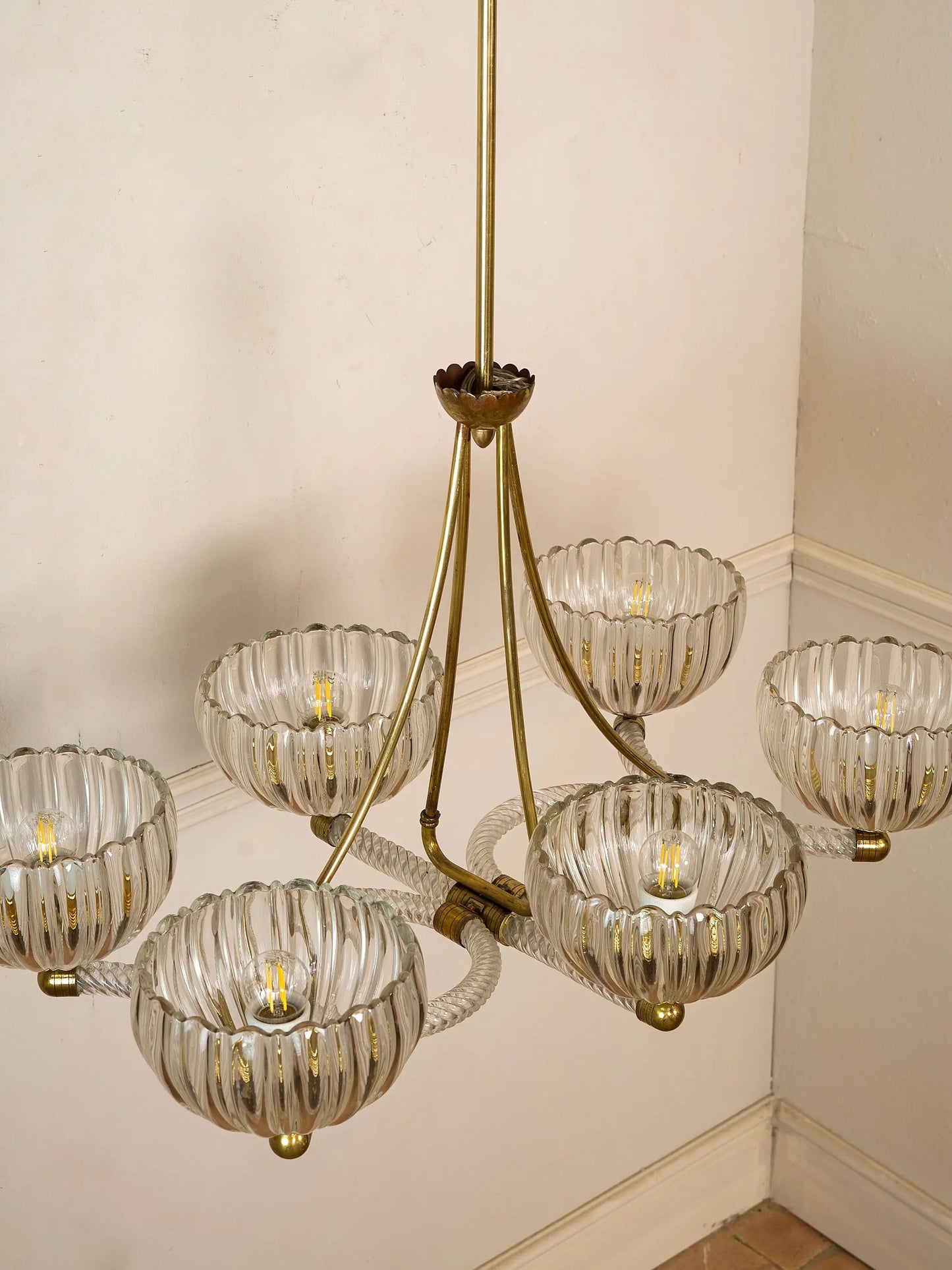 Lampadario in vetro artistico di Murano, realizzato a mano da maestri vetrai veneziani. | Lo Stile Italiano