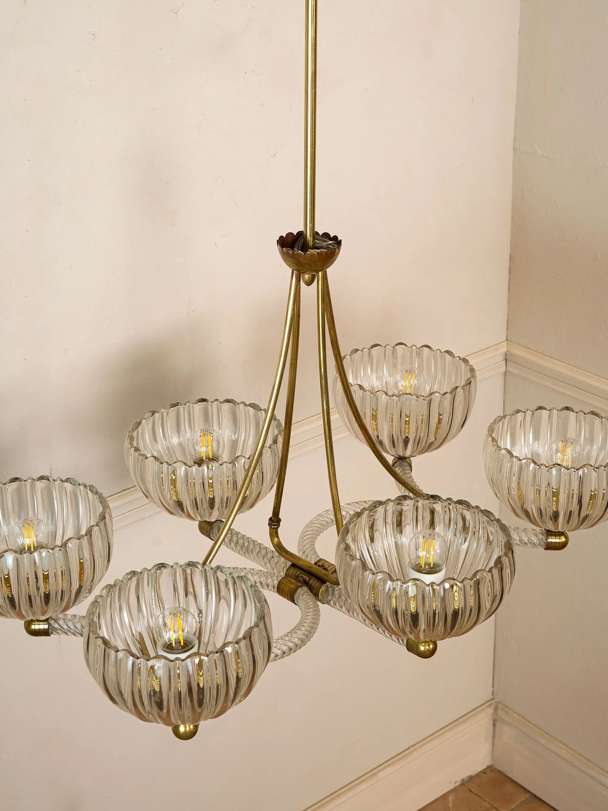 Lampadario in vetro artistico di Murano, realizzato a mano da maestri vetrai veneziani. | Lo Stile Italiano