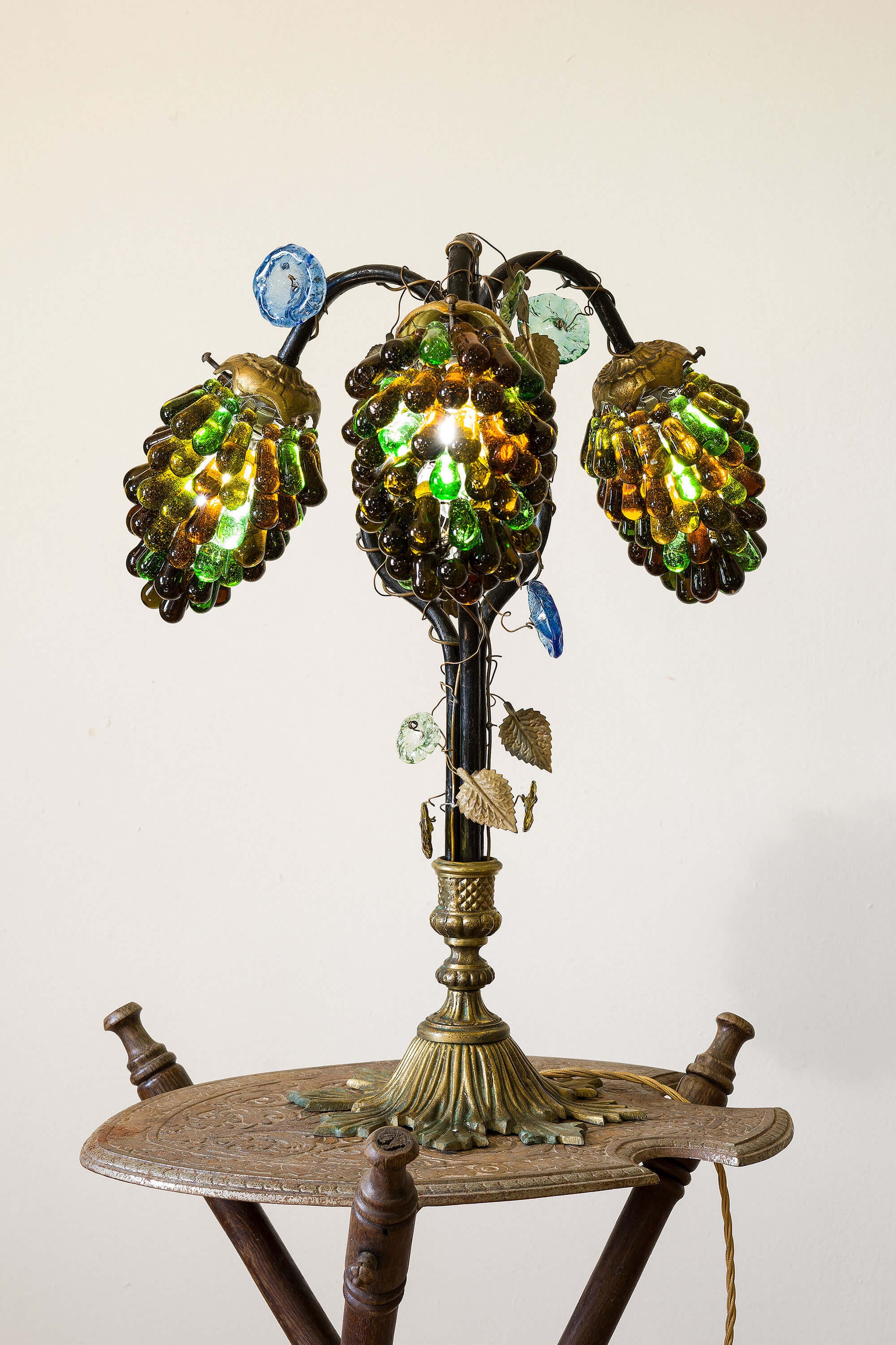Lampada Art Nouveau con decorazioni in vetro. | Lo Stile Italiano