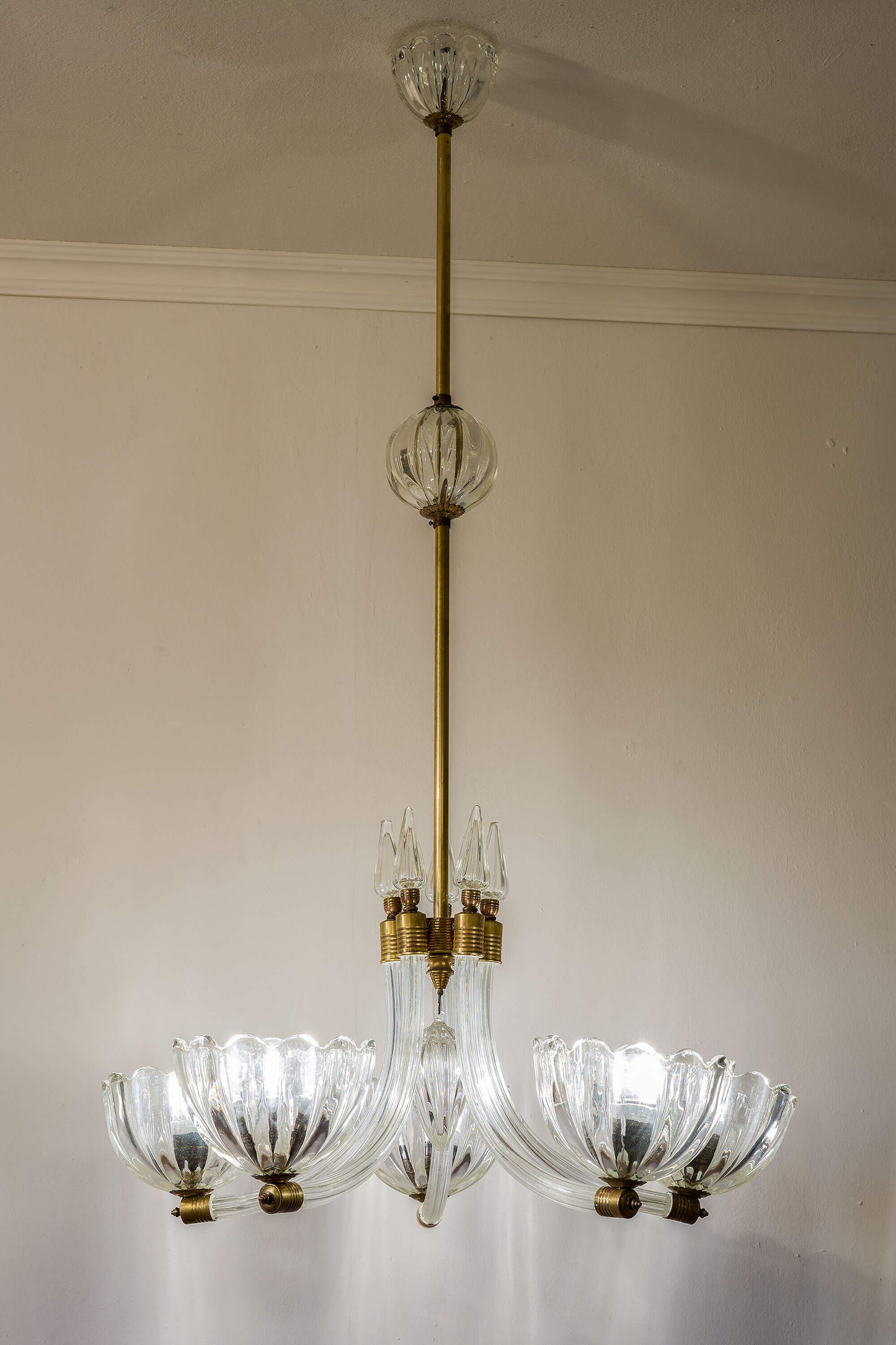 Lampadario Barovier & Toso in vetro, esemplificazione dell'arte italiana e del suo design senza tempo. | Lo Stile Italiano