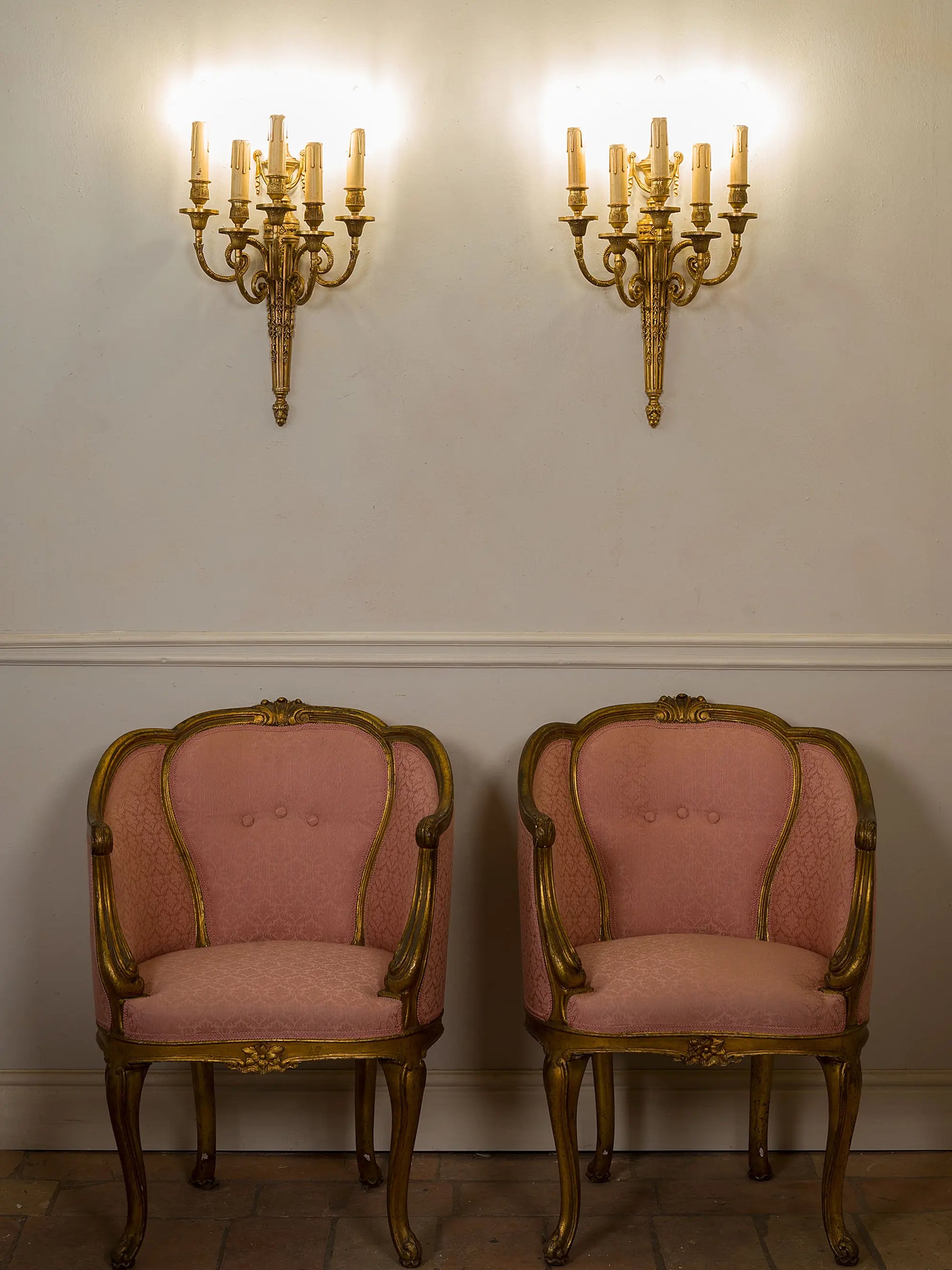 Coppia di Appliques in stile Luigi XVI in Ottone a 5 Luci | Vintage Anni ’50 | Lo Stile Italiano