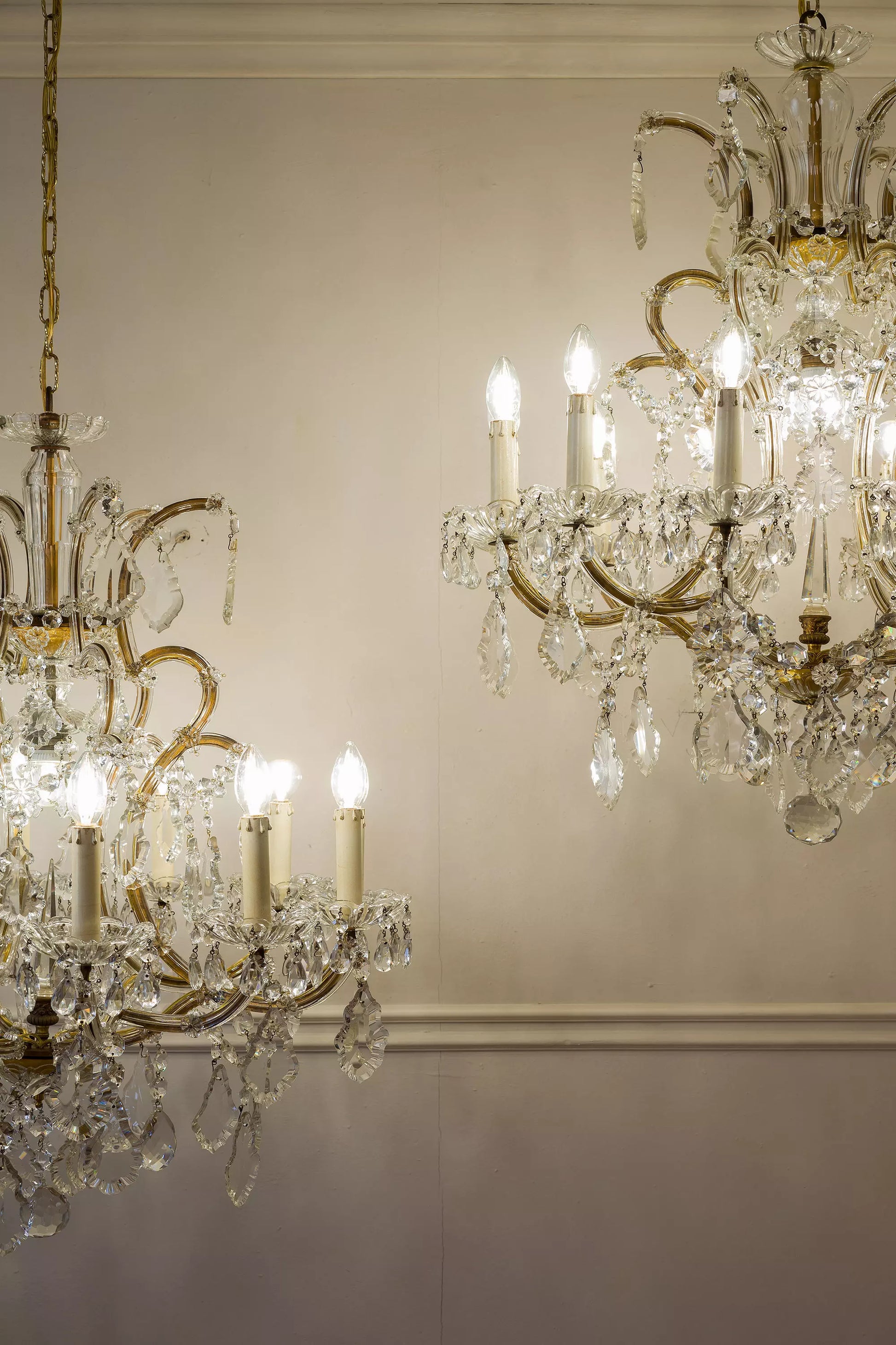 coppia di lampadari antichi a 12 luci,anni '30.| Lo Stile Italiano