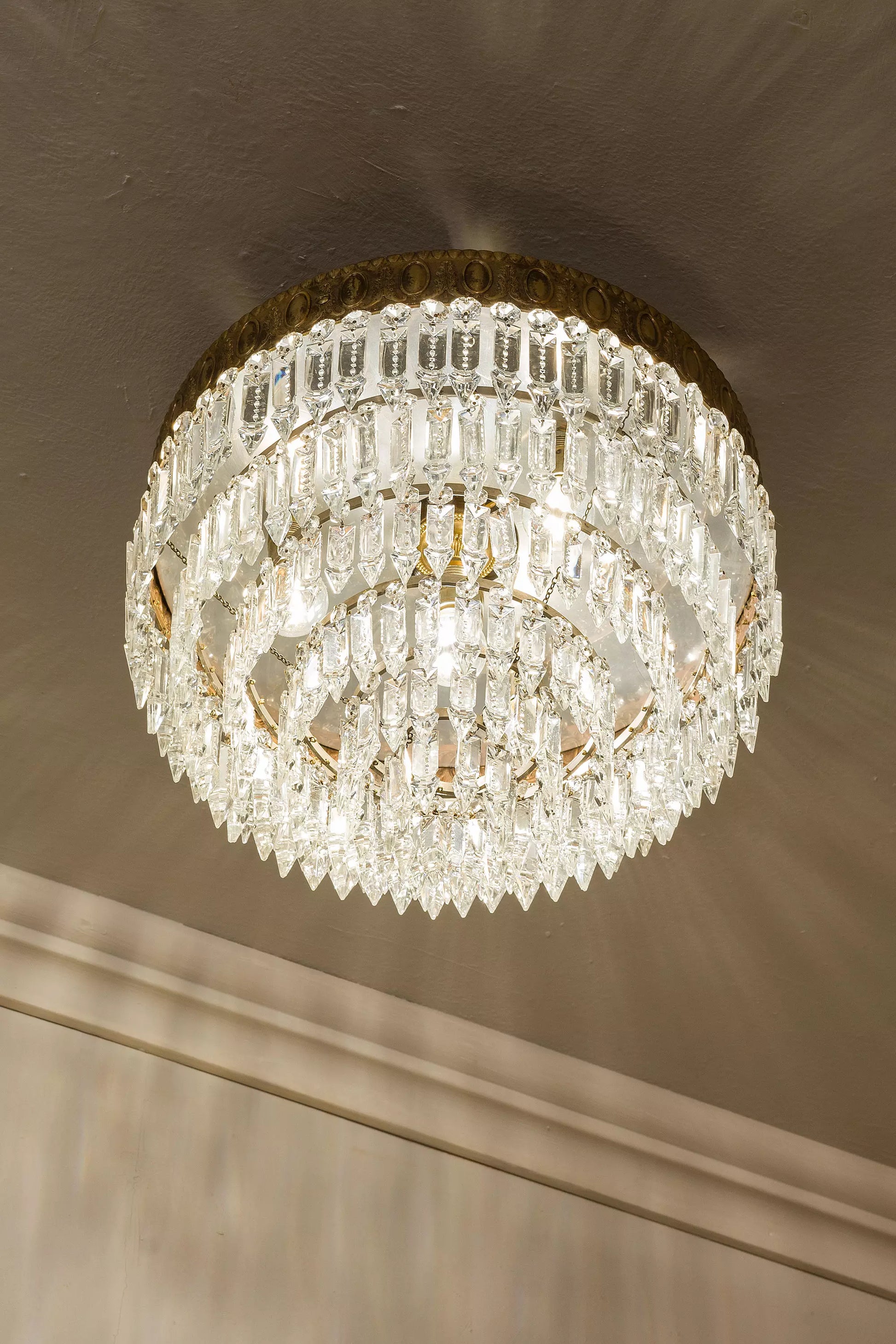 Lampadario da soffitto per ambienti eleganti o d’epoca. | Lo Stile Italiano