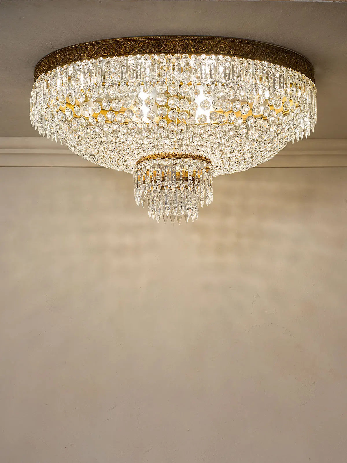 Plafoniera classica di lusso per salotto. - Lo Stile Italiano