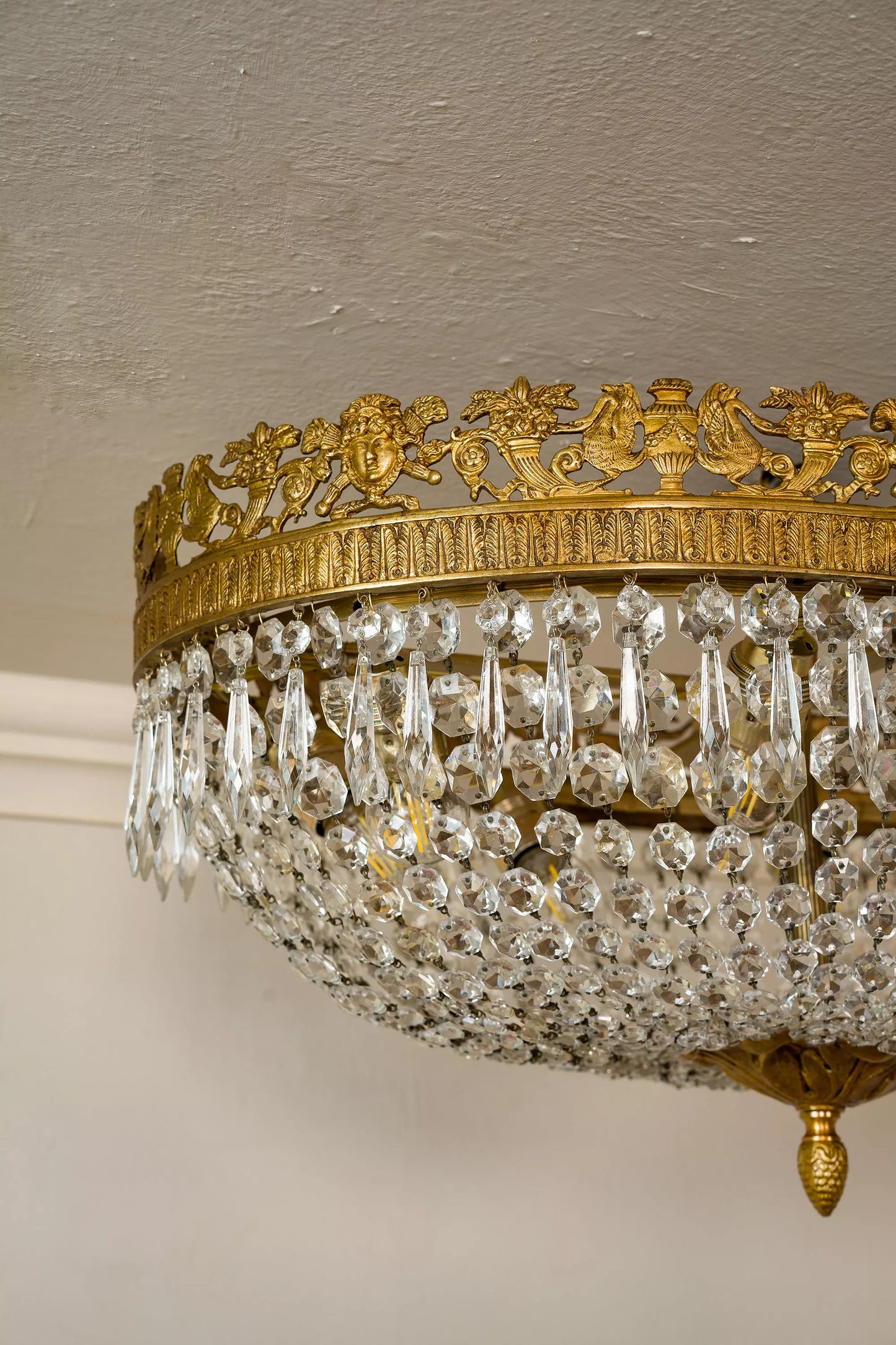 Lampadario retrò di forma ovale a mongolfiera. | Lo Stile Italiano