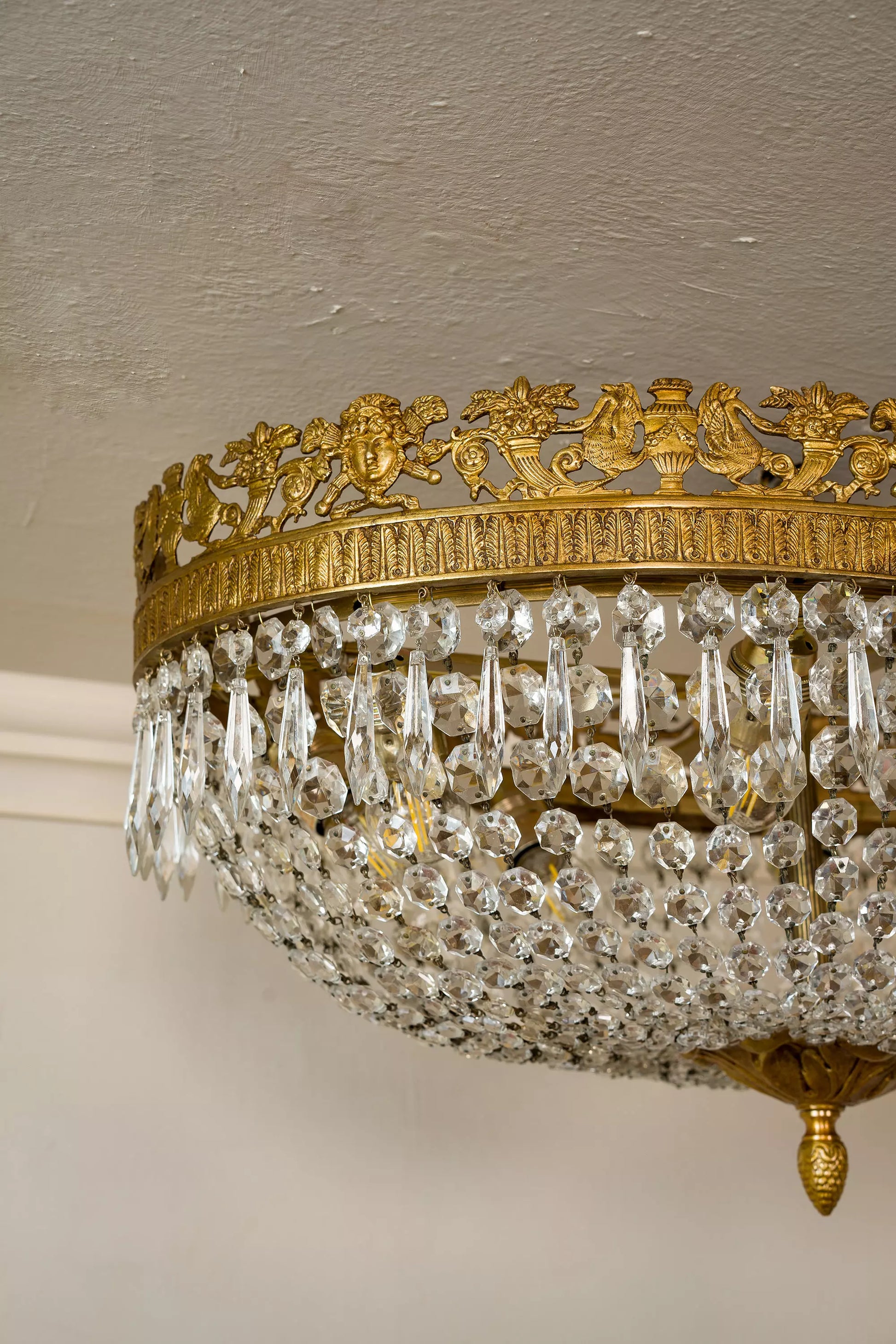 Lampadario retrò di forma ovale a mongolfiera. | Lo Stile Italiano
