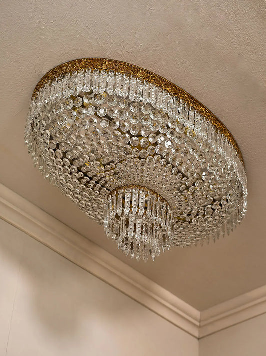 Plafoniera a soffitto con gocce di cristallo. - Lo Stile Italiano