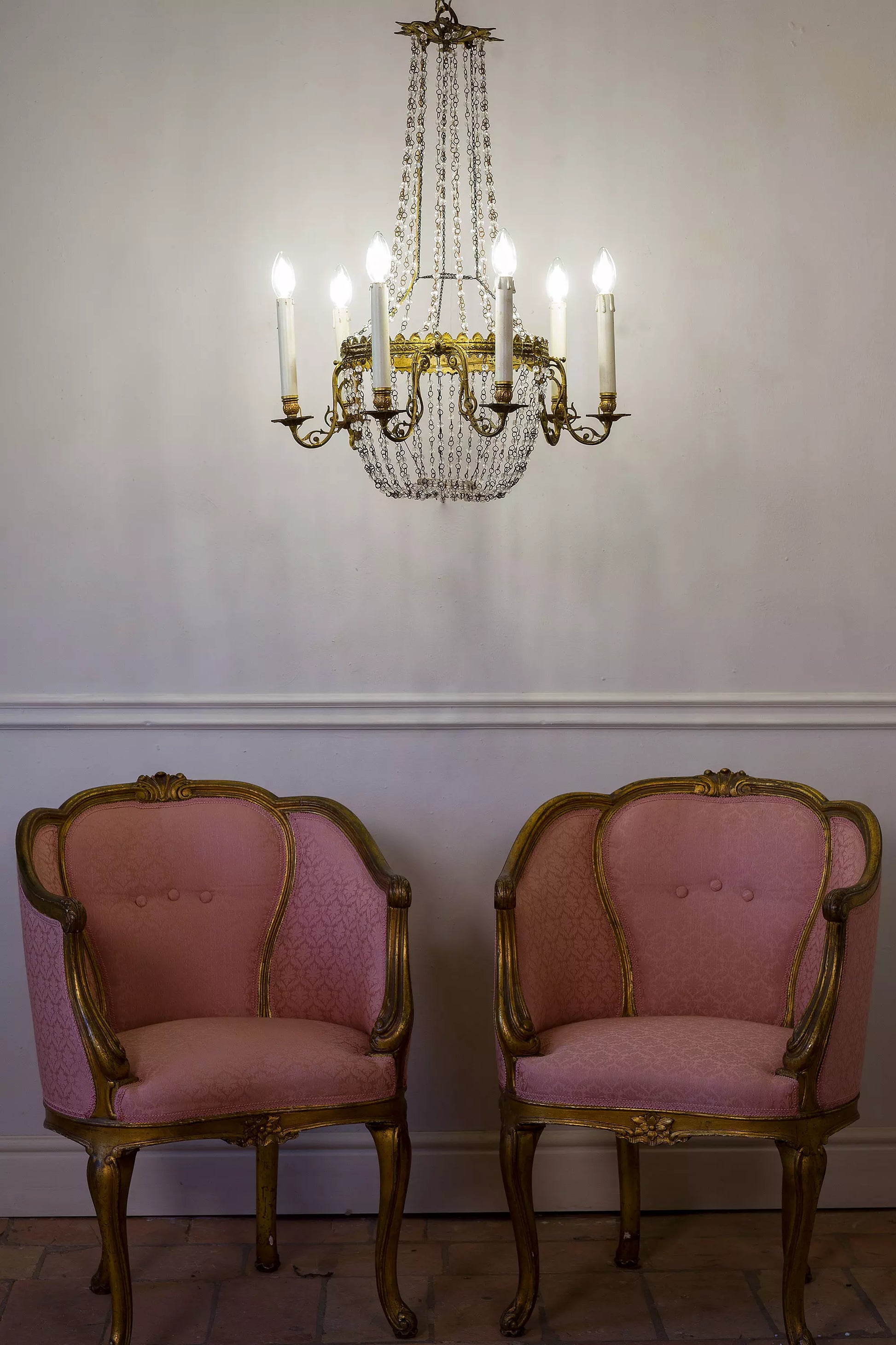 Lampadario Rococò, Ideale per Saloni e Sale da Ballo. Rococo Chandelier, Ideal for Living Rooms and Ballrooms. -Lo-Stile-Italiano 