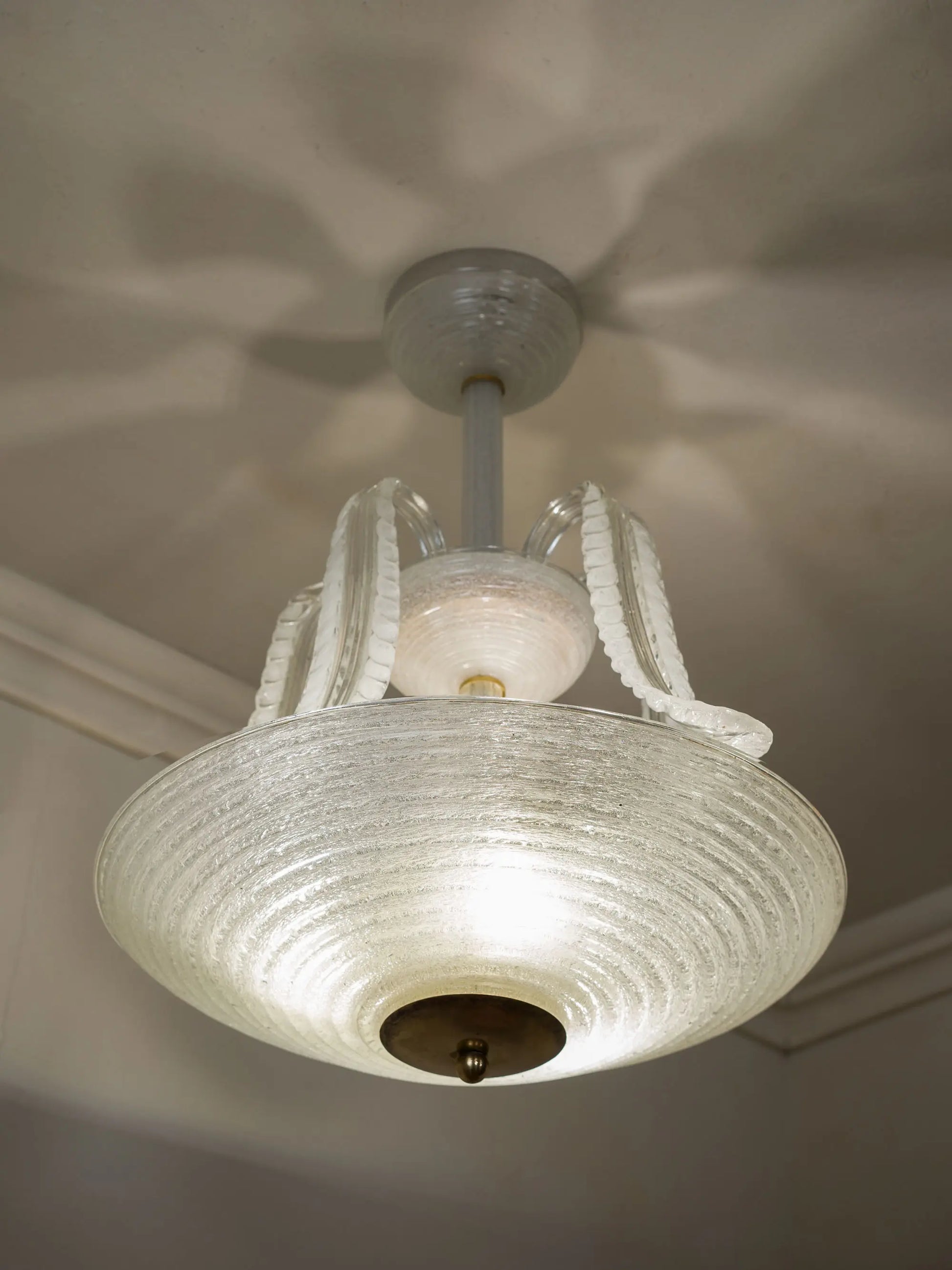 Lampadario a sospensione Seguso Vetri d'Arte in vetro pulegoso, design italiano d'epoca | Lo Stile Italiano