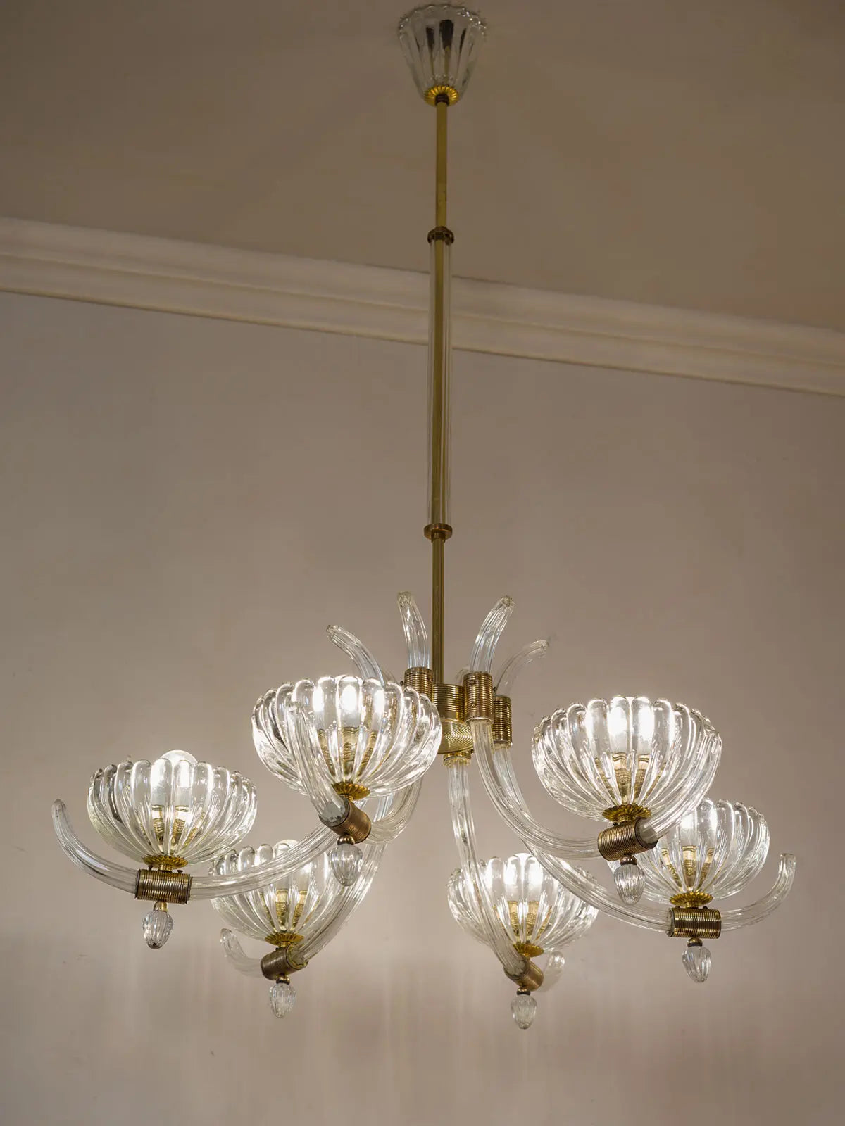 Lampadario Vintage veneziano con struttura in ottone e vetro soffiato| Lo Stile Italiano