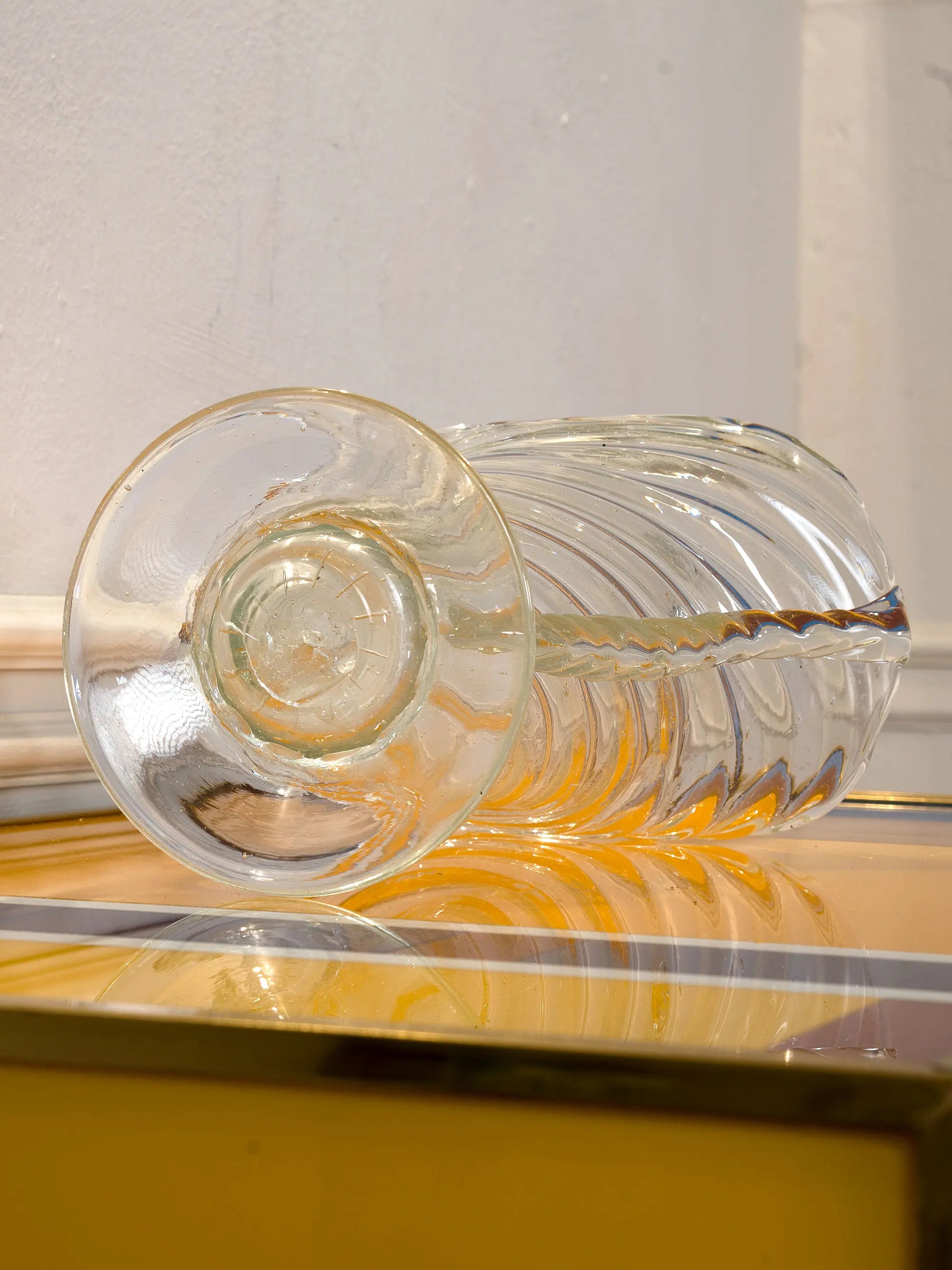 Vaso decorativo di Murano in vetro soffiato trasparente, manifattura veneziana | Lo Stile Italiano