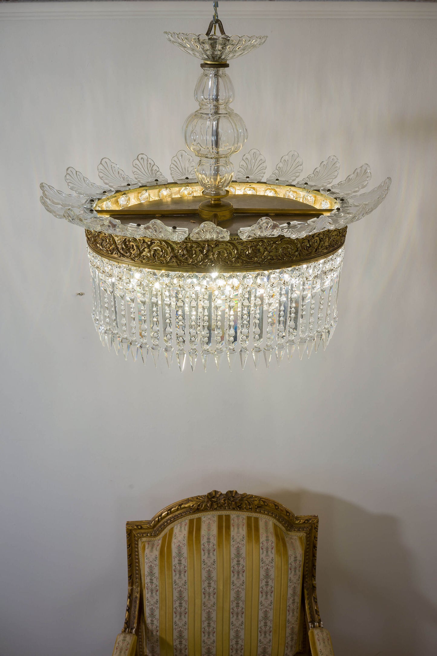 Lampadario importante a 4 luci.| Lo Stile Italiano