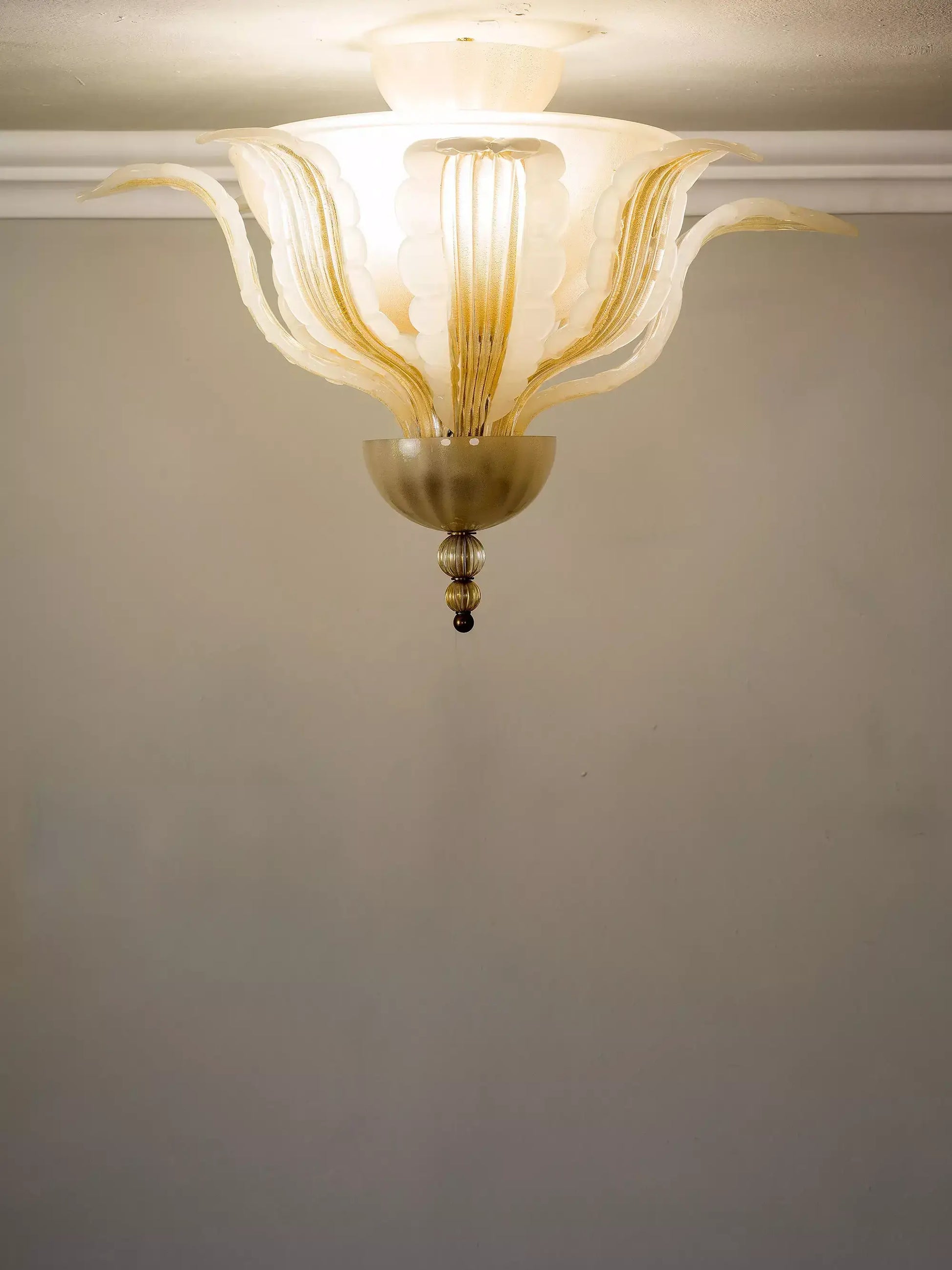 Lampadario d'epoca in vetro artistico veneziano. - Lo Stile Italiano