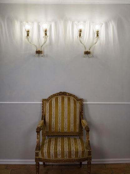 Coppia di applique Art Déco in vetro di Murano ambientate su una parete | Lo Stile Italiano