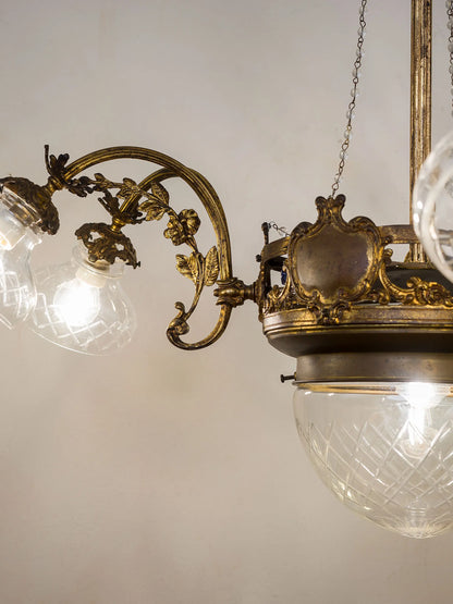 Large Italian Art Nouveau (Liberty) chandelier with 7 lights in gilded brass and original frosted glass, Italian manufacture from the 1920s. | Lo Stile Italiano