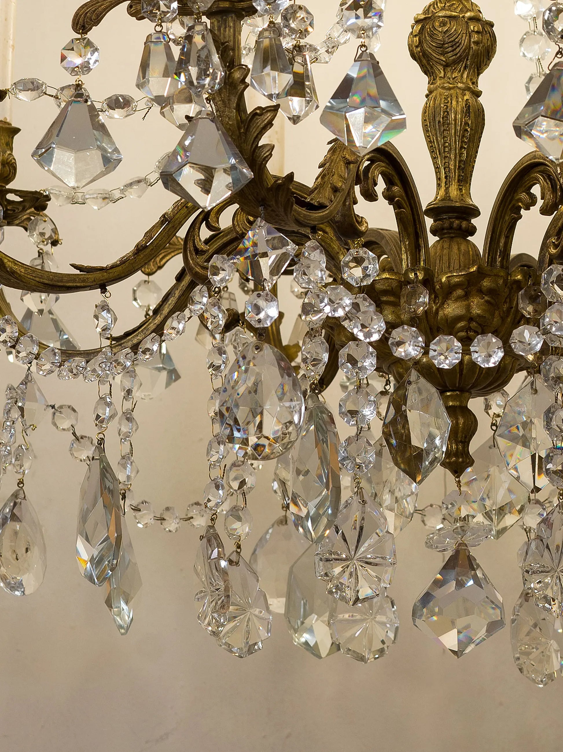 Dettaglio bracci in bronzo dorato lavorati a mano anni '40 | Lo Stile Italiano