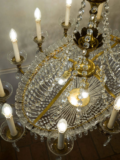 lampadario a mongolfiera ricco di cristalli pendenti | Lo Stile Italiano