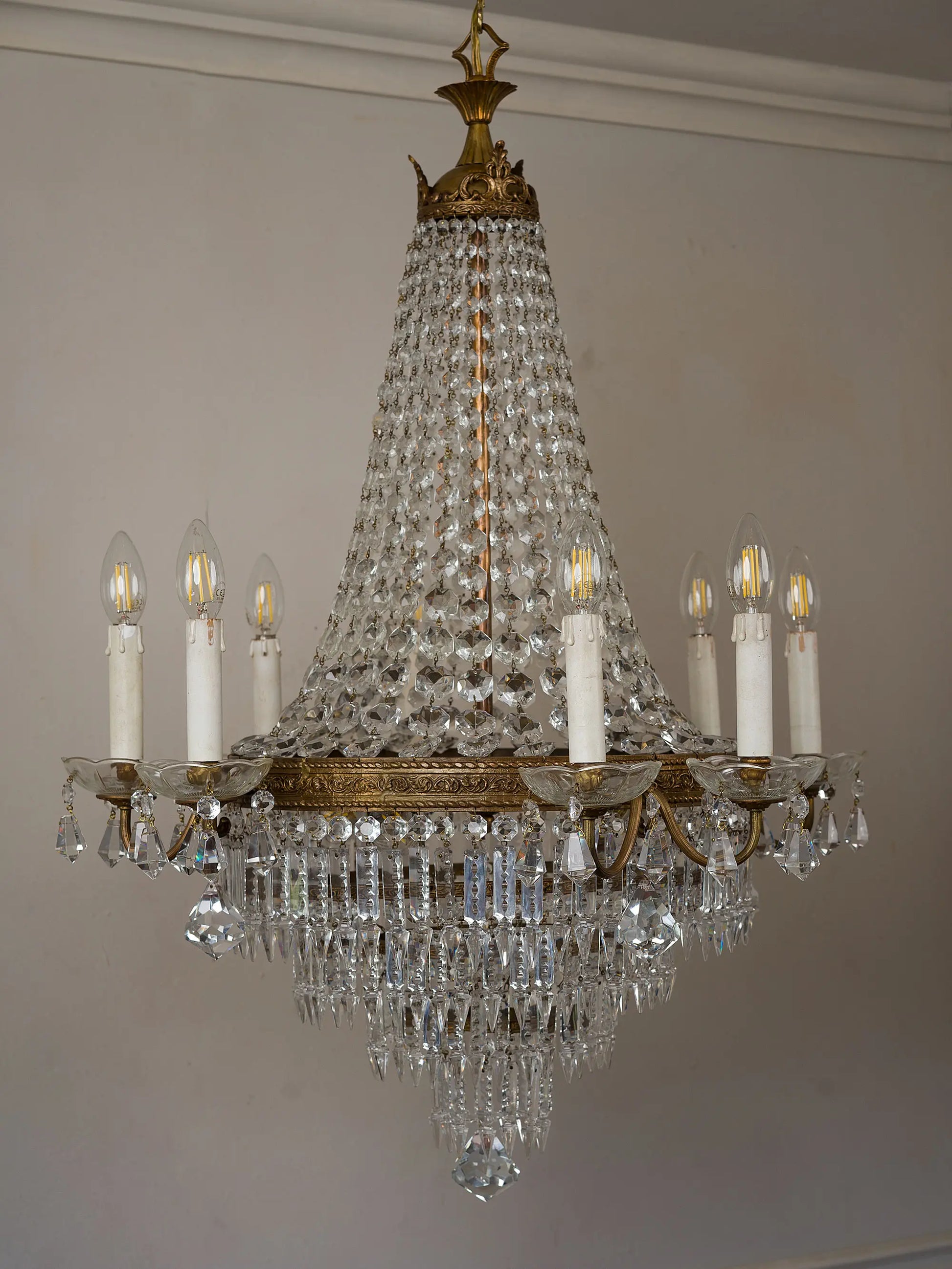 Lampadario a cestello con file di prismi e gocce pendenti in cristallo | Lo Stile Italiano 