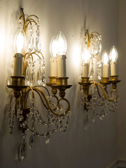 Coppia di applique fiorentine restaurate con struttura decorativa a tre bracci | Lo Stile Italiano