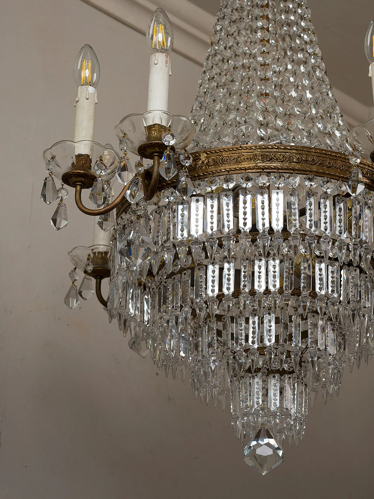 Lampadario italiano in cristallo molato con impianto elettrico restaurato | Lo Stile Italiano 