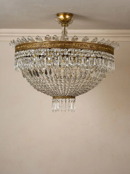 Plafoniera di lusso in cristallo molato  con struttura in ottone, design neoclassico italiano | Lo Stile Italiano 