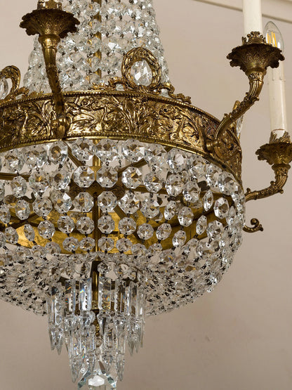 vista dal basso del lampadario a forma di mongolfiera in stile Impero | Lo Stile Italiano