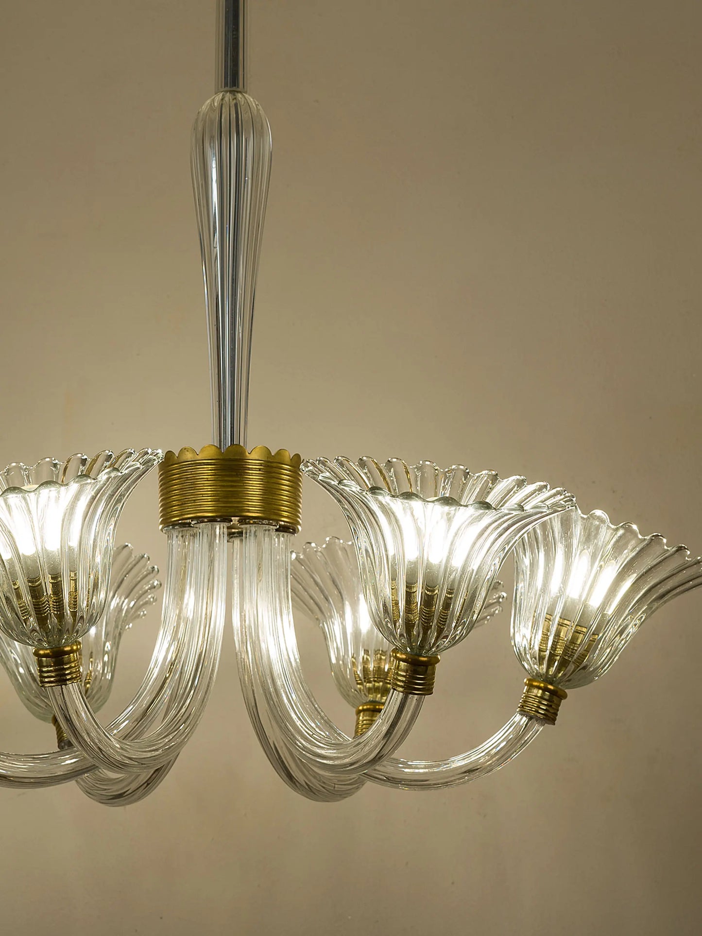 Coppe porta-lampada a forma di petalo in vetro di Murano | Lo Stile Italiano 