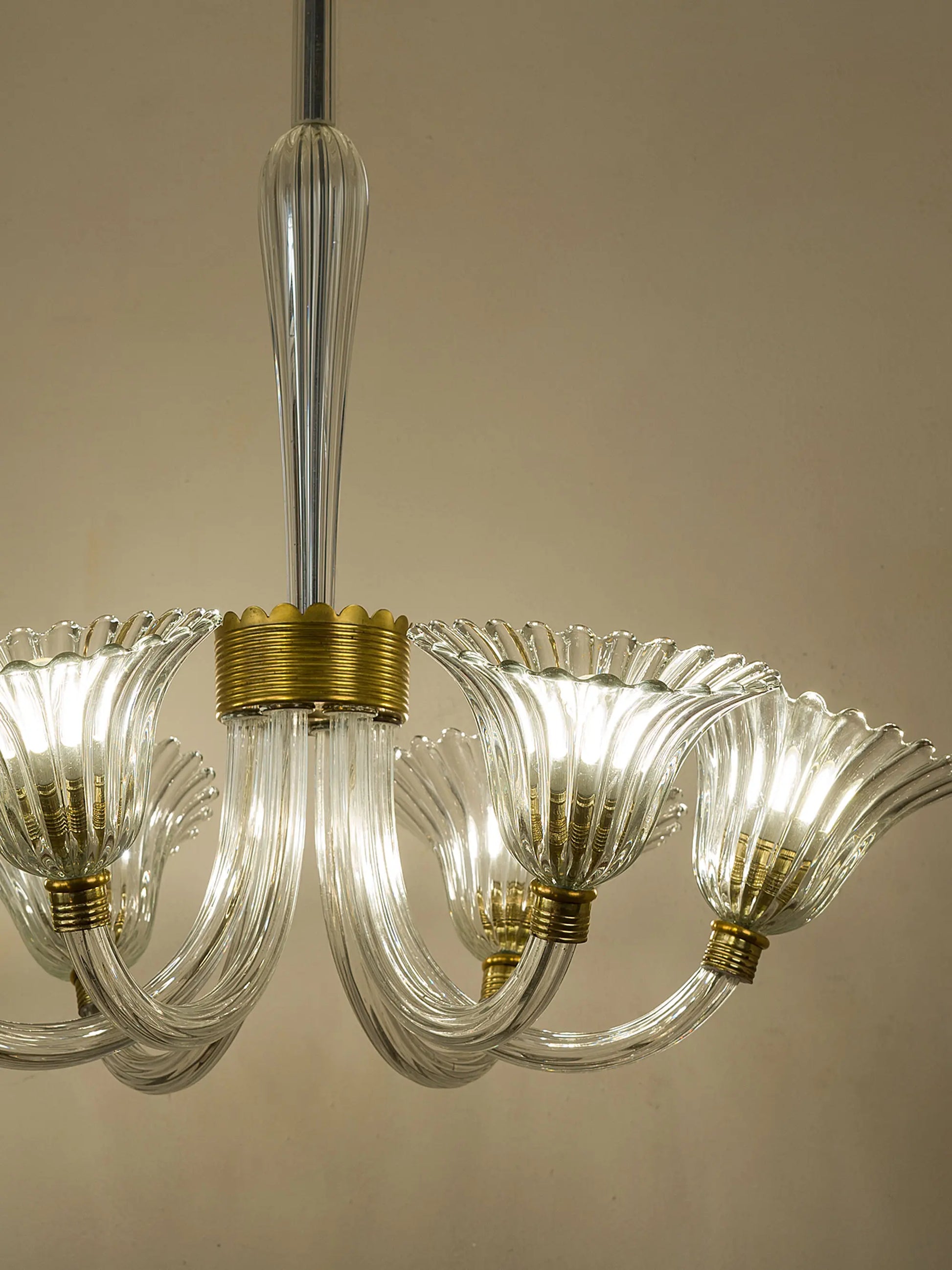 Coppe porta-lampada a forma di petalo in vetro di Murano | Lo Stile Italiano 