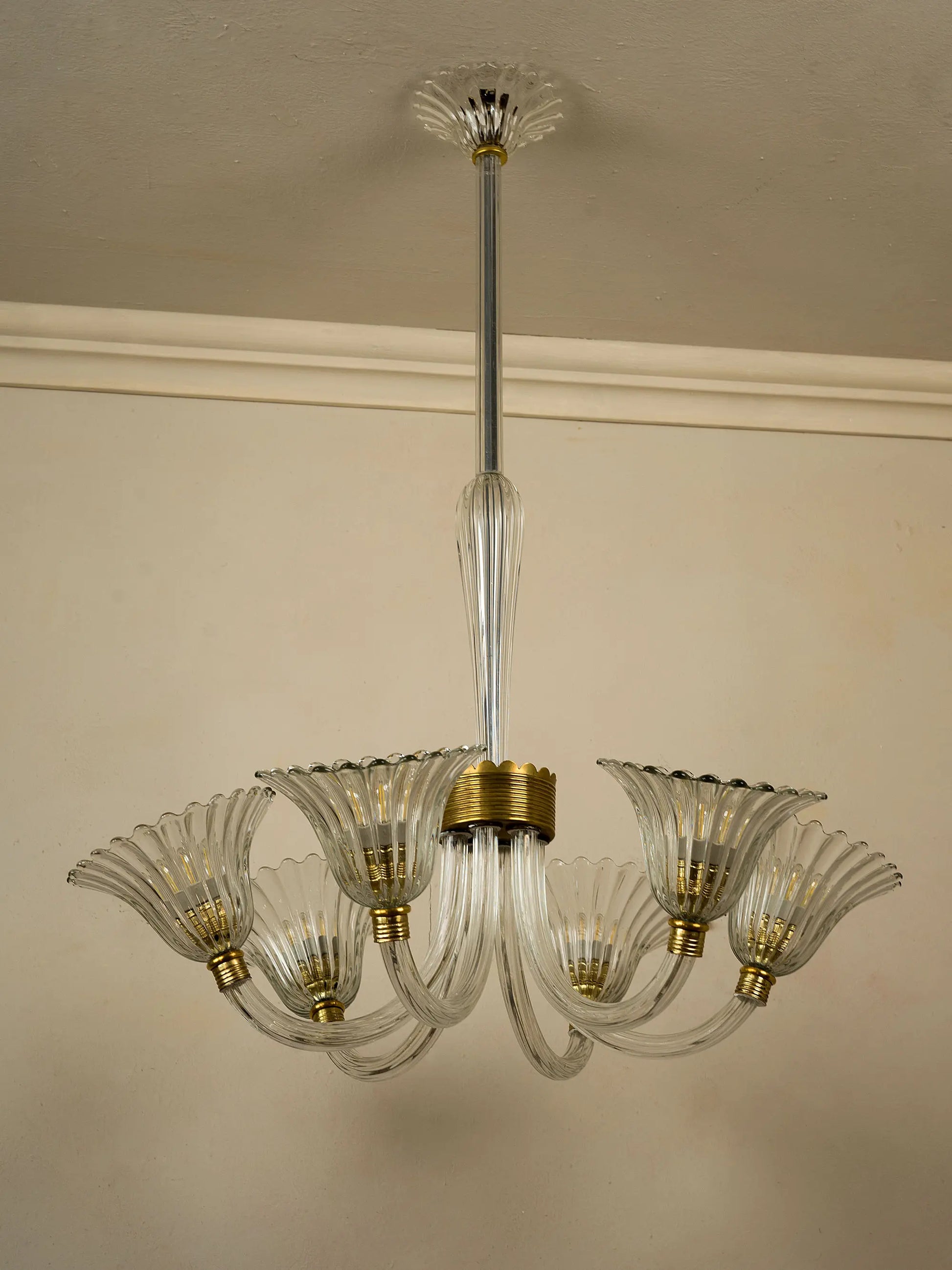 Struttura centrale in vetro lavorato tipica della produzione muranese | Lo Stile Italiano 