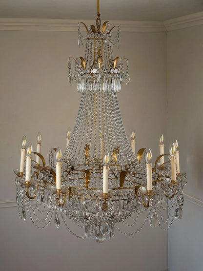 Lampadario vintage italiano in cristallo e ferro dorato, vista completa laterale | Lo Stile Italiano 
