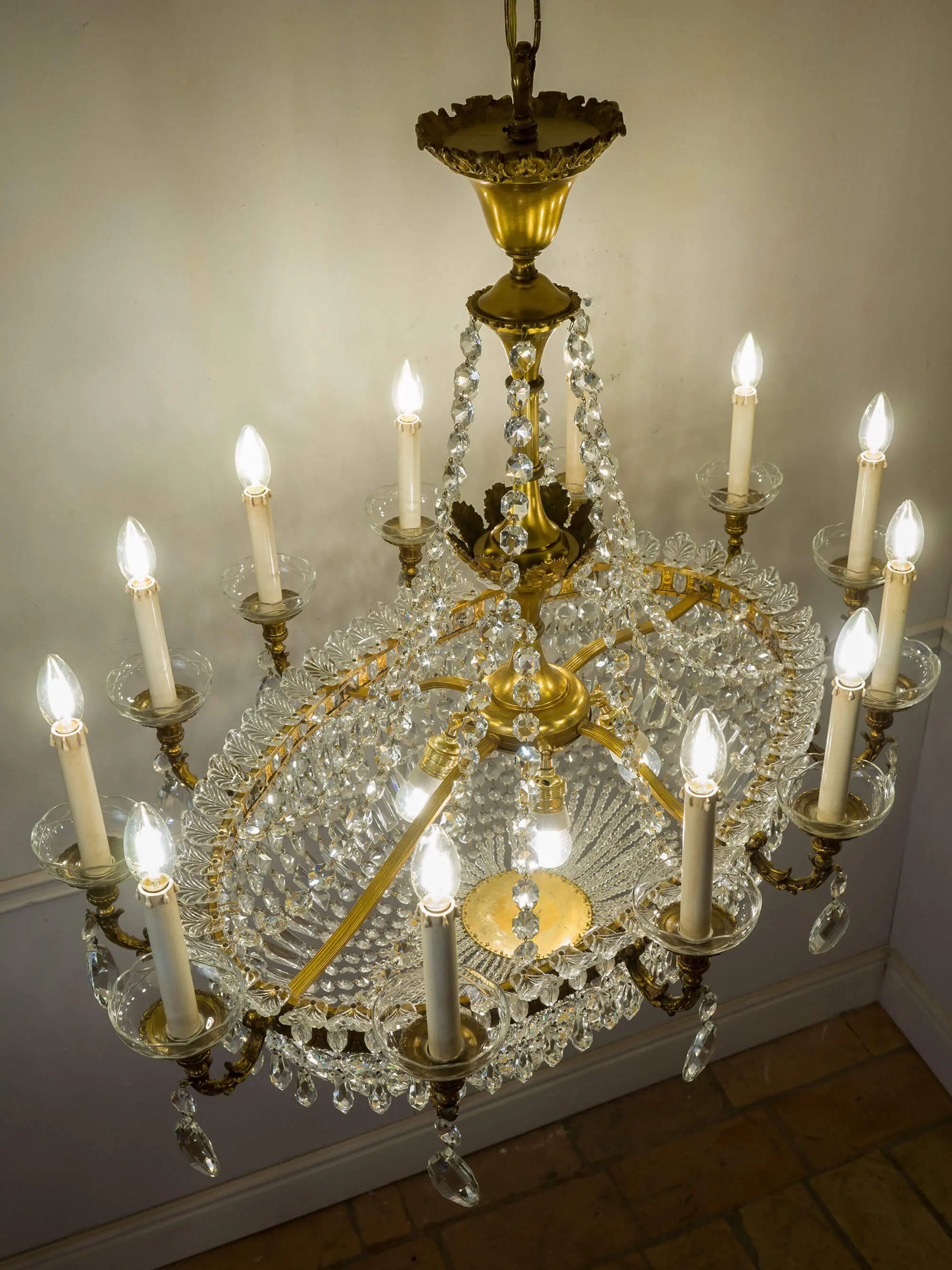 Lampadario impero visto dall'alto illuminato da 16 luci | Lo Stile Italiano